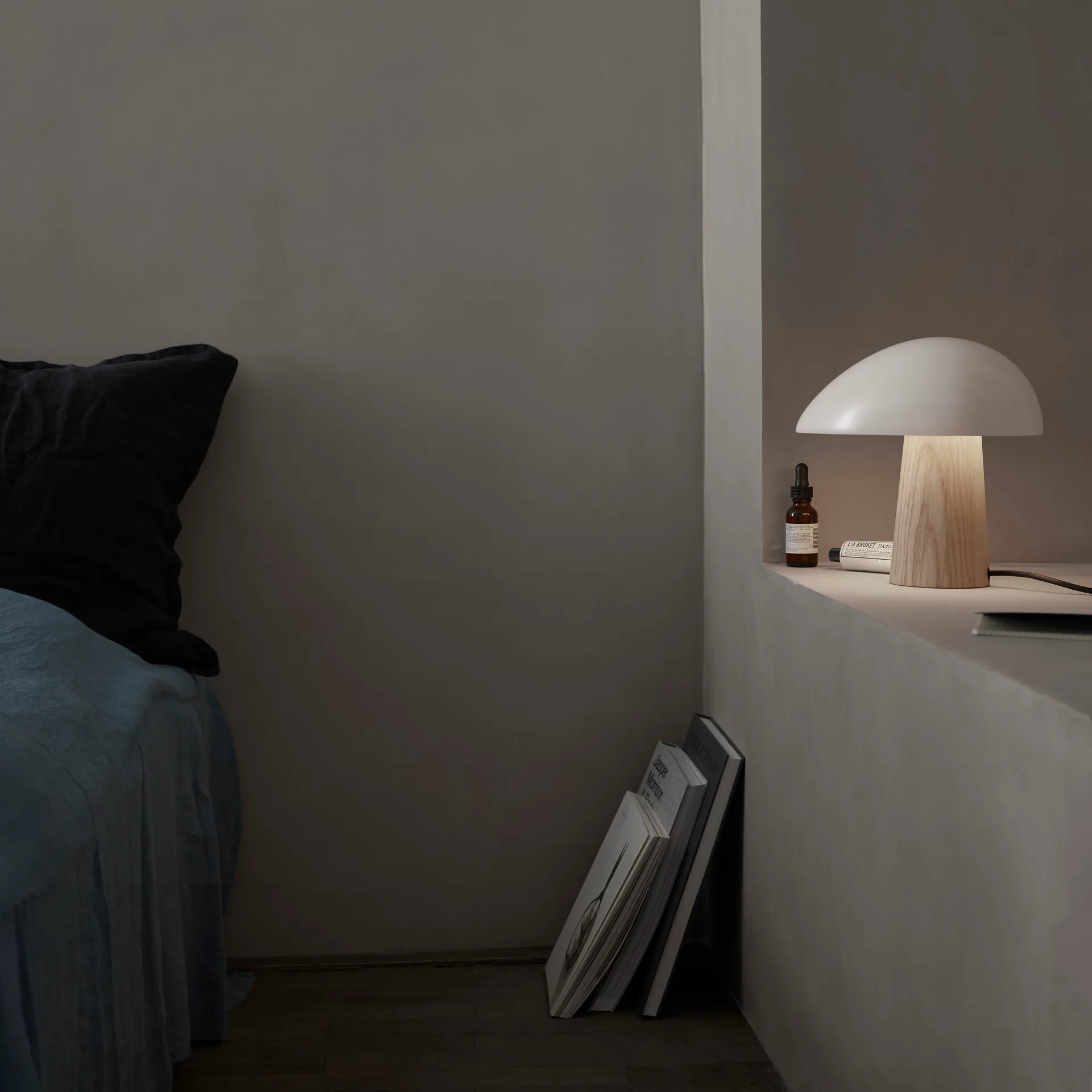 Night Owl bordlampe, æske, Smokey white Fritz Hansen