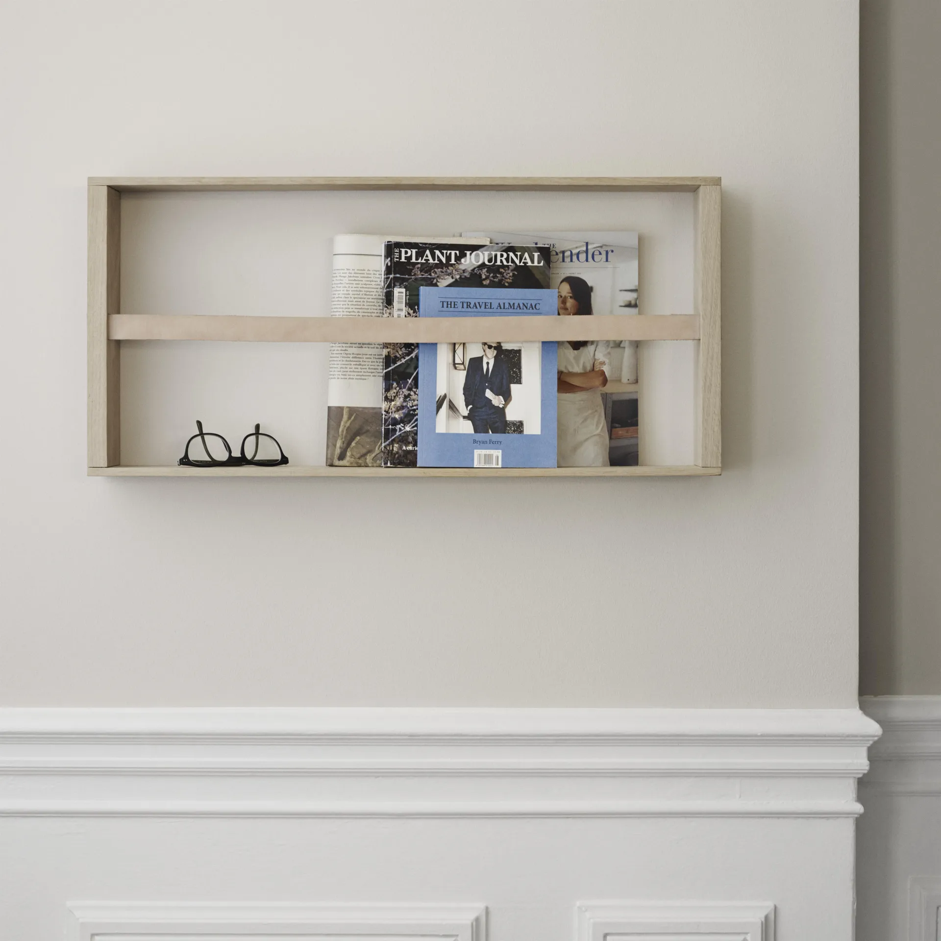 Norr avisholder, eg Fritz Hansen