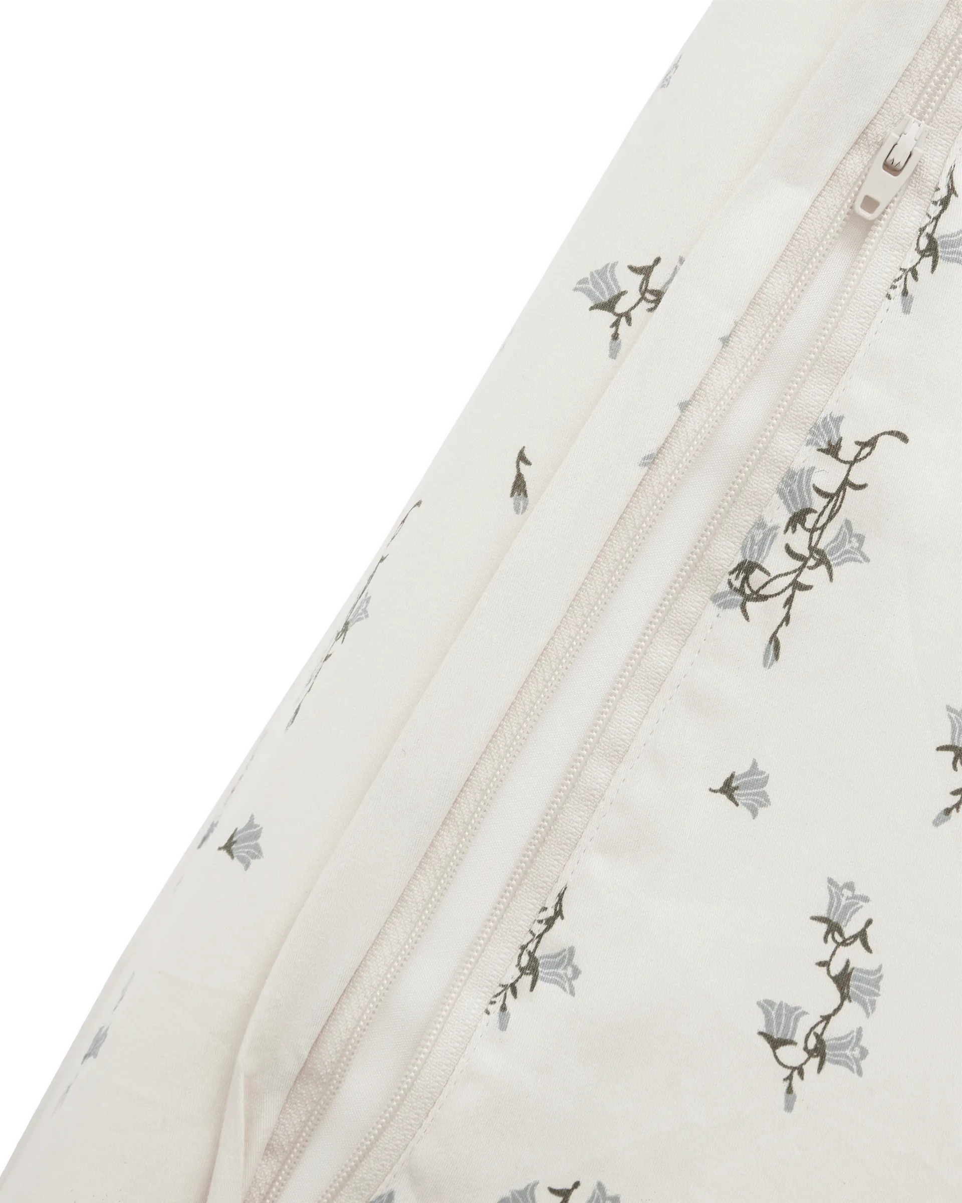 Bluebell satin quiltet puslepude, 50x65x9 cm Garbo&Friends