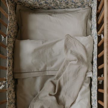 Delikat satin quiltet tremmesengsbeskytter - 30x360 cm - Garbo&Friends