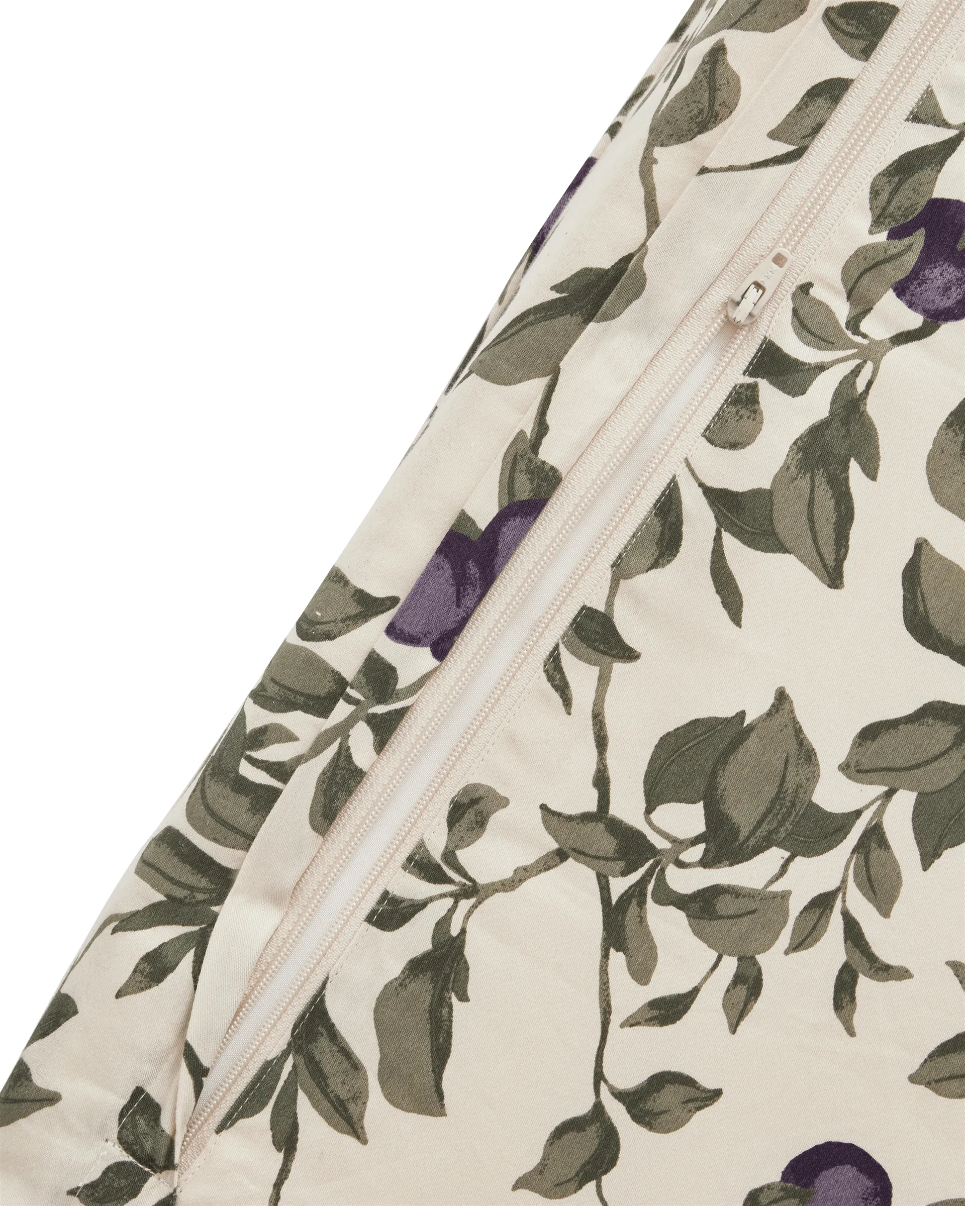 Plum satin puslepude, 50x65x9 cm Garbo&Friends