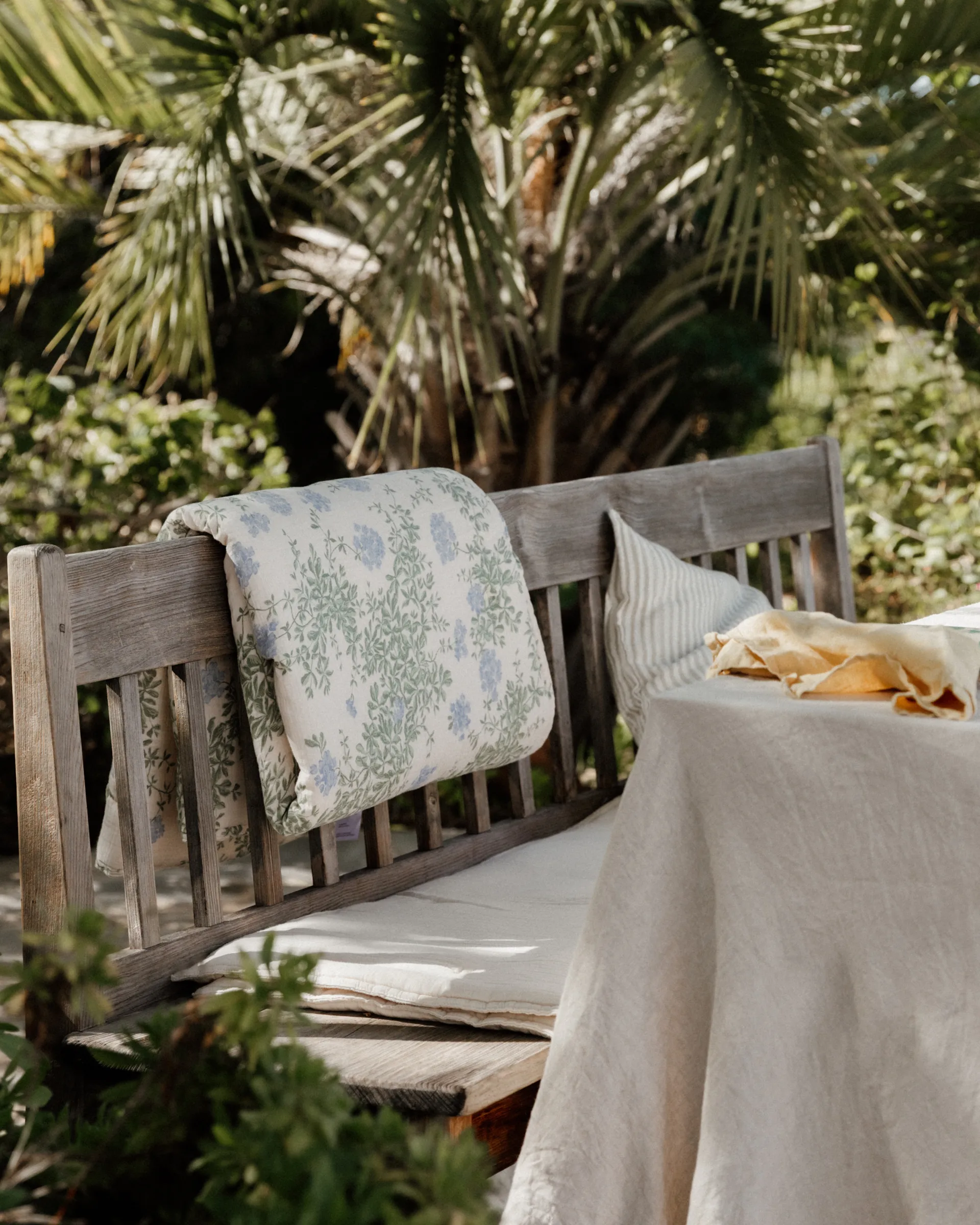 Plumbago Muslin vatteret tæppe, 100x140 cm Garbo&Friends