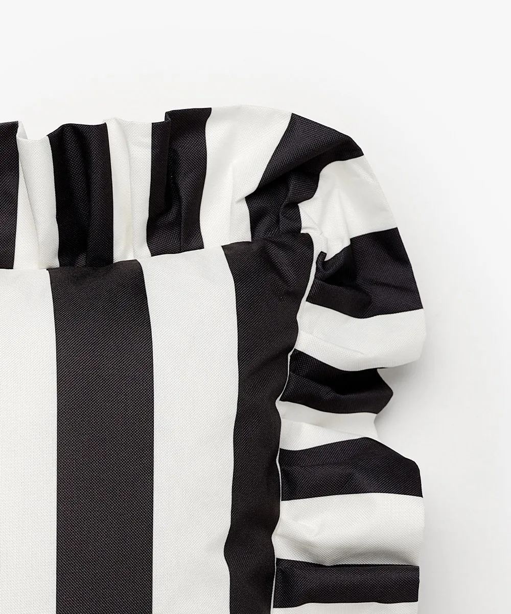 Garden Glory Outdoor pude med flæse 45x45 cm, Black-white Garden Glory