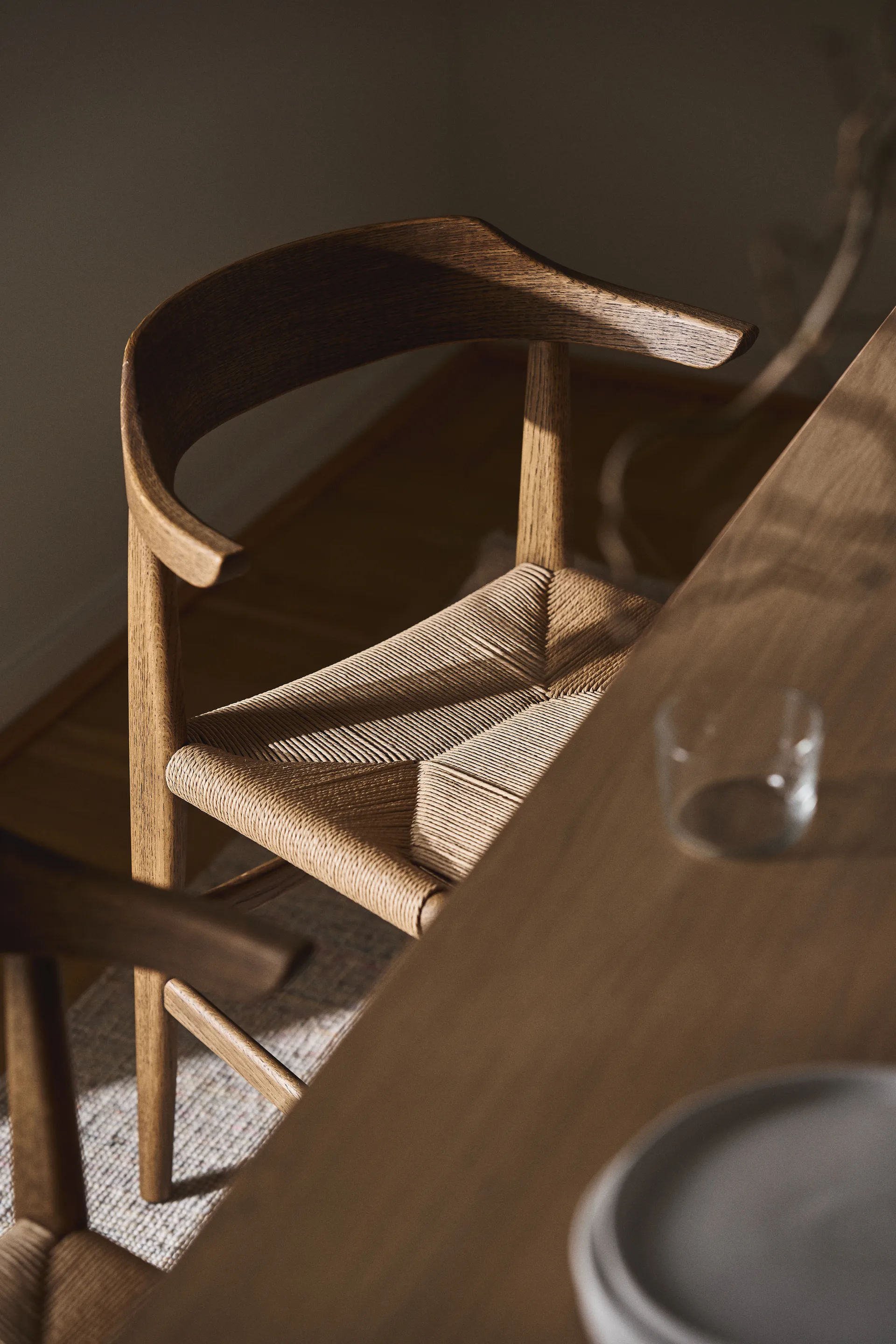 Hedda armstol, Eg-black-papirsnor natur Gärsnäs