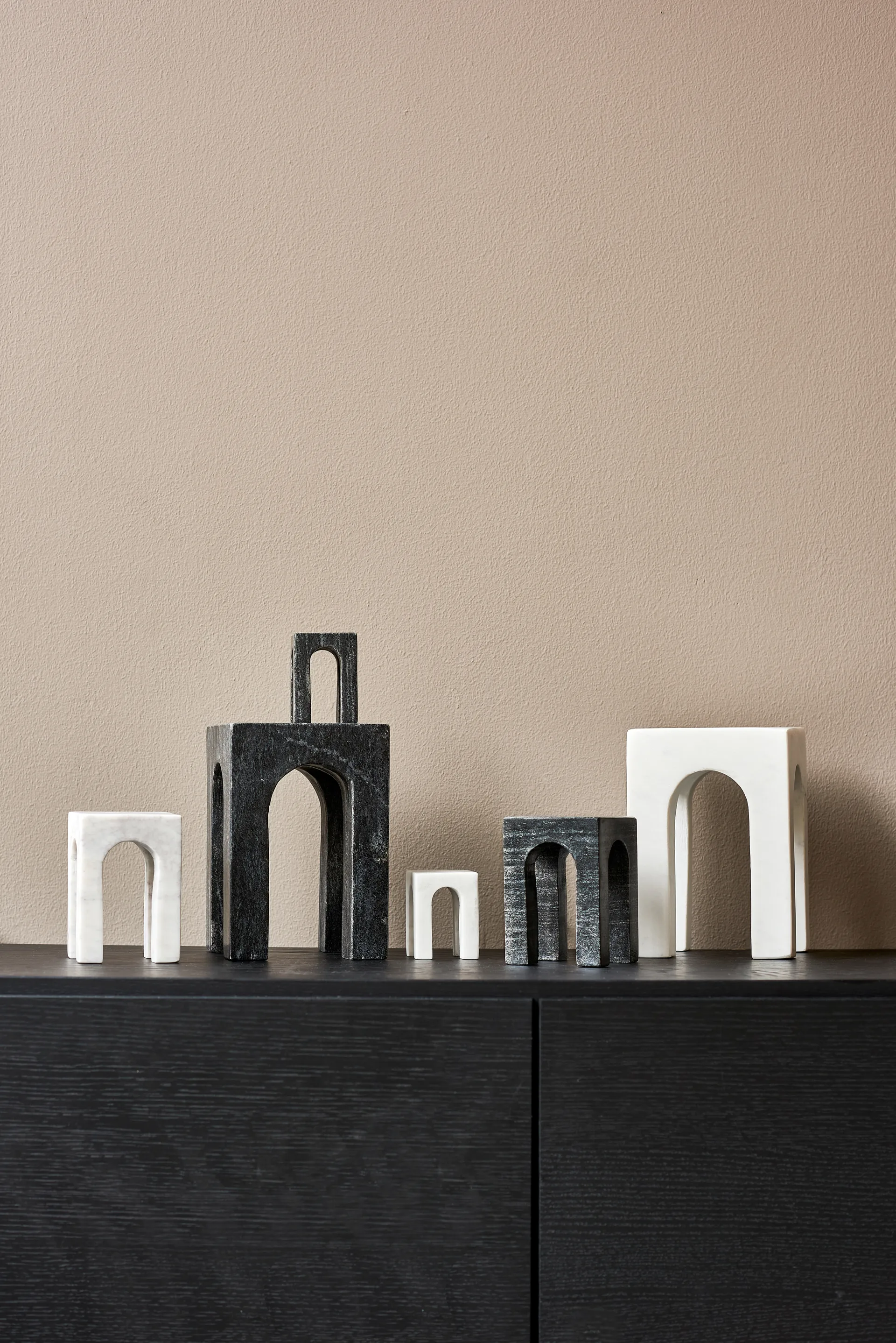 Arkis bogstøtte 3 dele, Sort Gejst