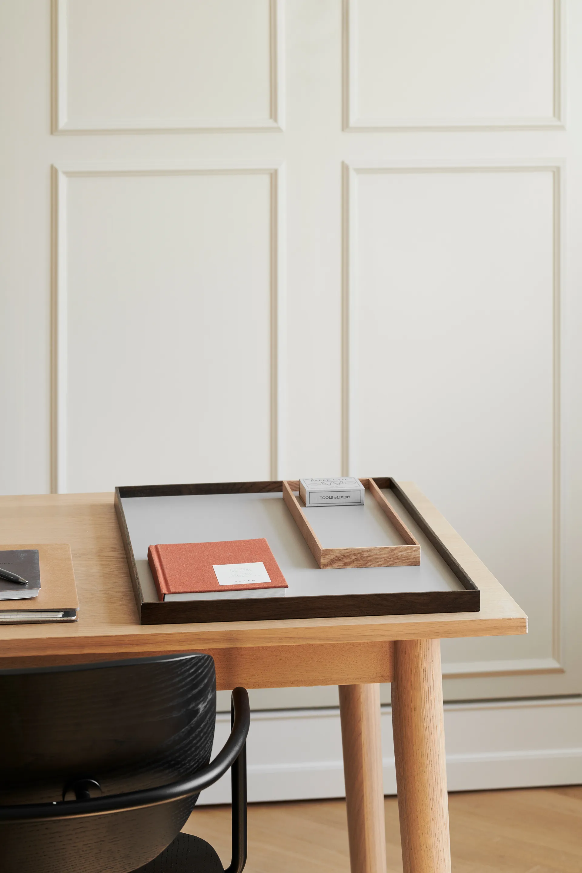 Frame bakke large 35,5x50,6 cm, Røget eg/Grå Gejst