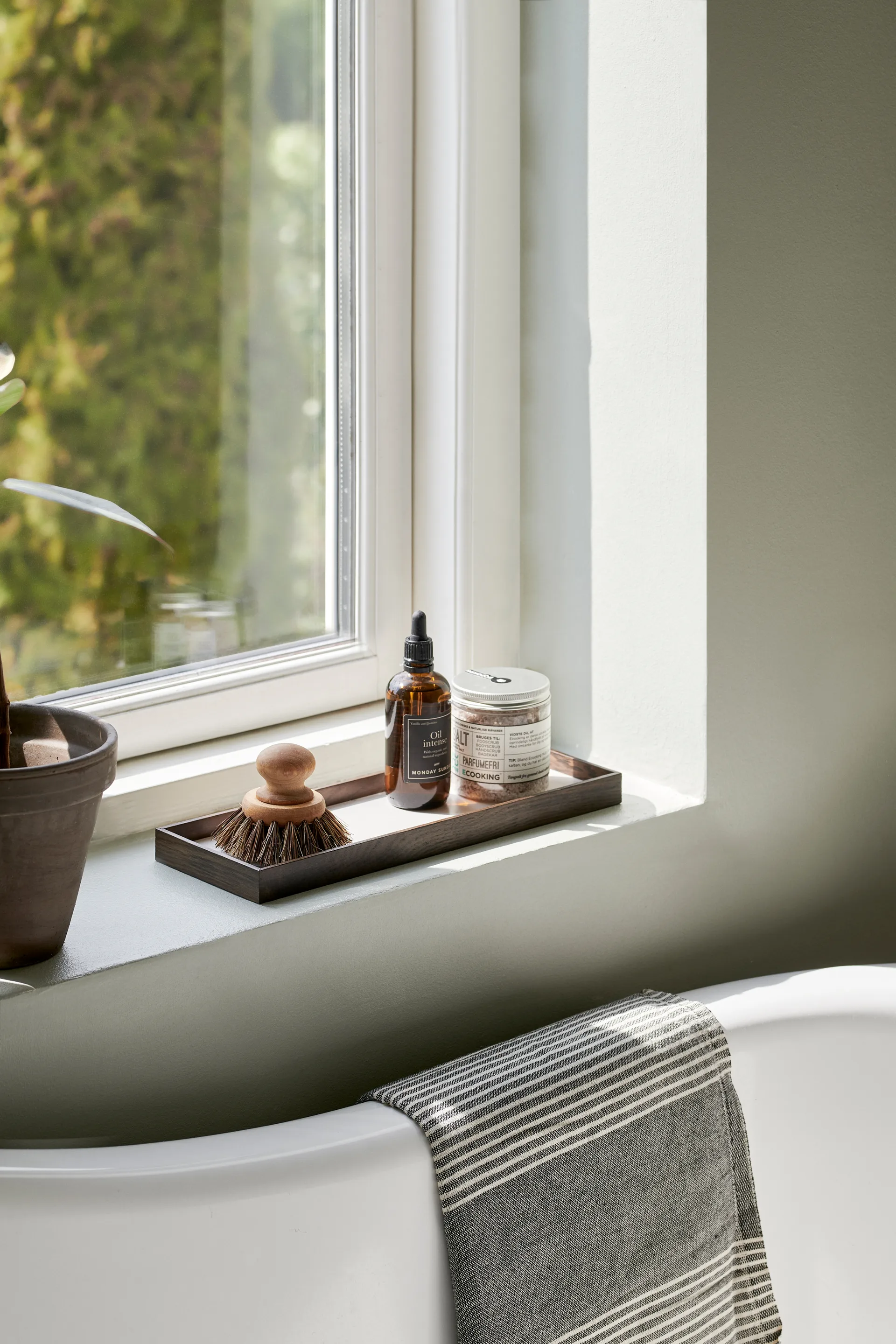 Frame bakke small 11x32,4 cm, Røget eg/Beige Gejst