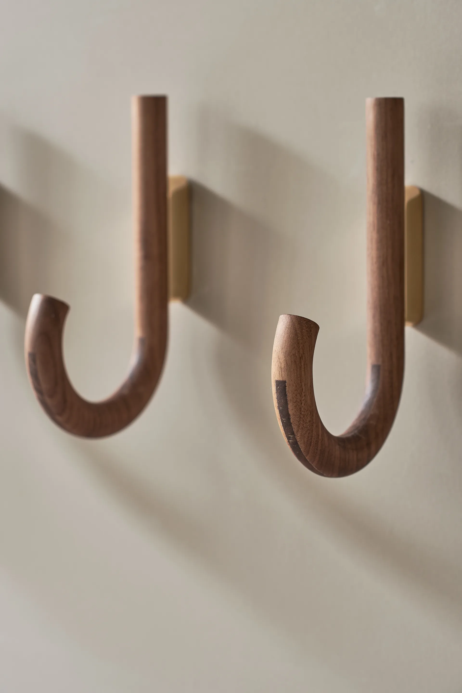 Hook krog 19 cm, Valnød/Messing Gejst