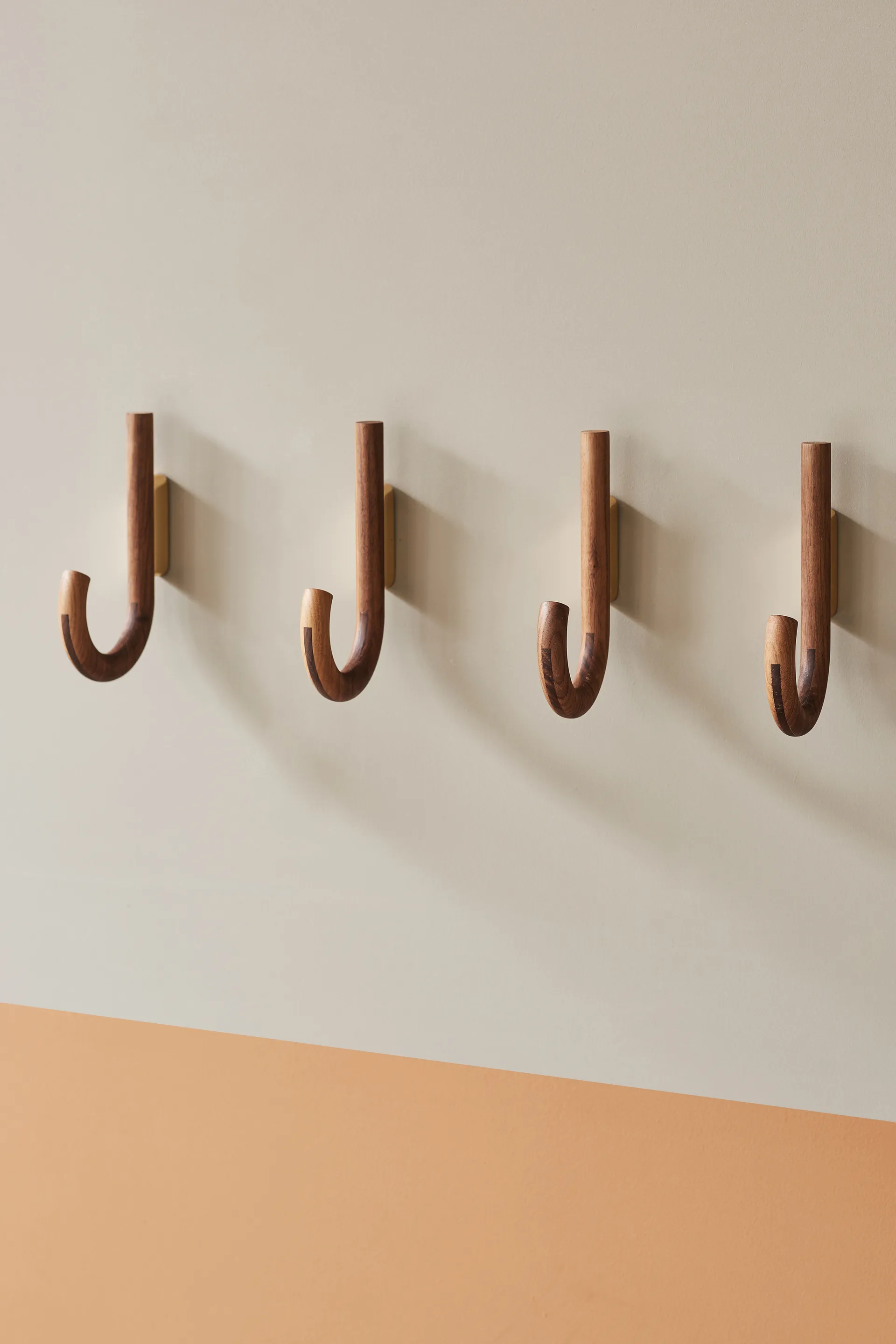 Hook krog 19 cm, Valnød/Messing Gejst