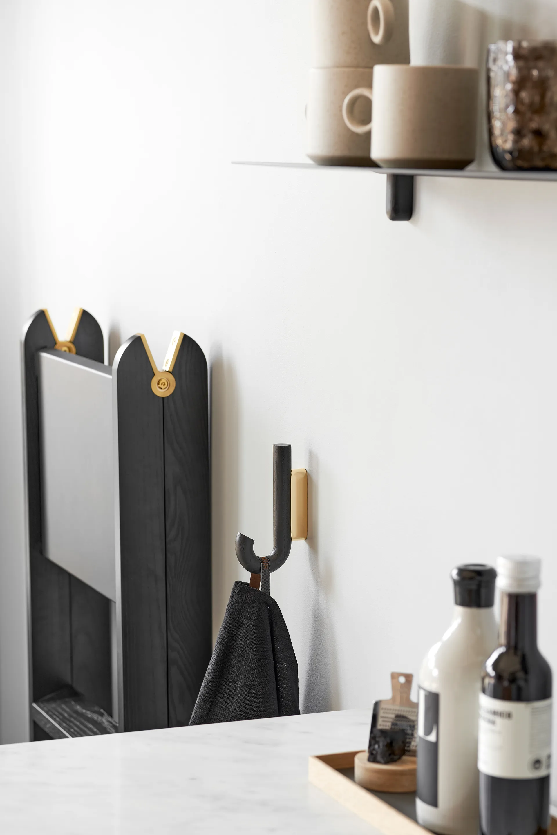 Hook krog mini 13,3 cm, Sort eg/Messing Gejst