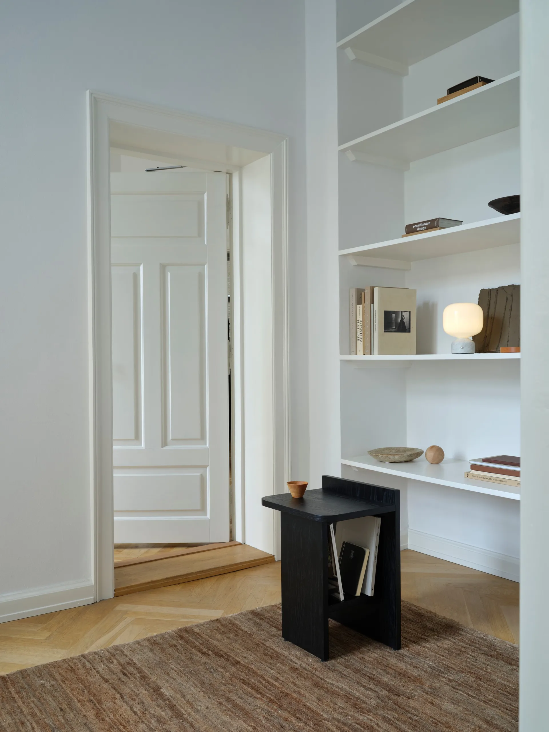 Ismo sidebord, Sort ask Gejst