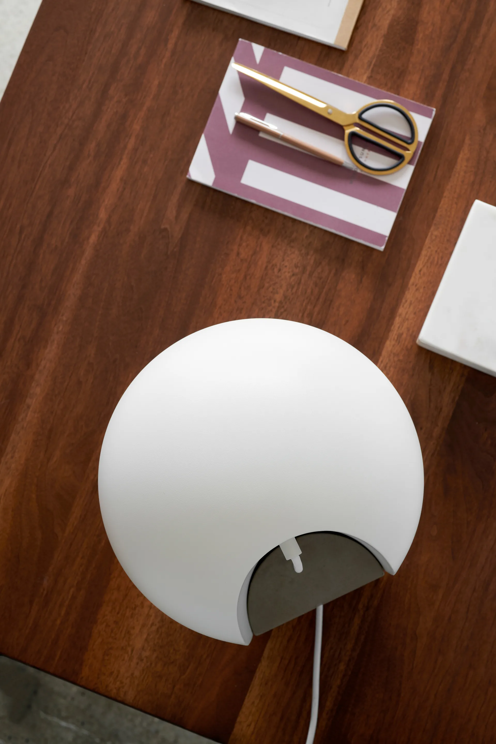 Leery bordlampe 40 cm, Hvid Gejst