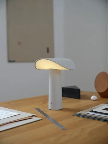 Lium portable bordlampe 22,5 cm - Warm grey - Gejst