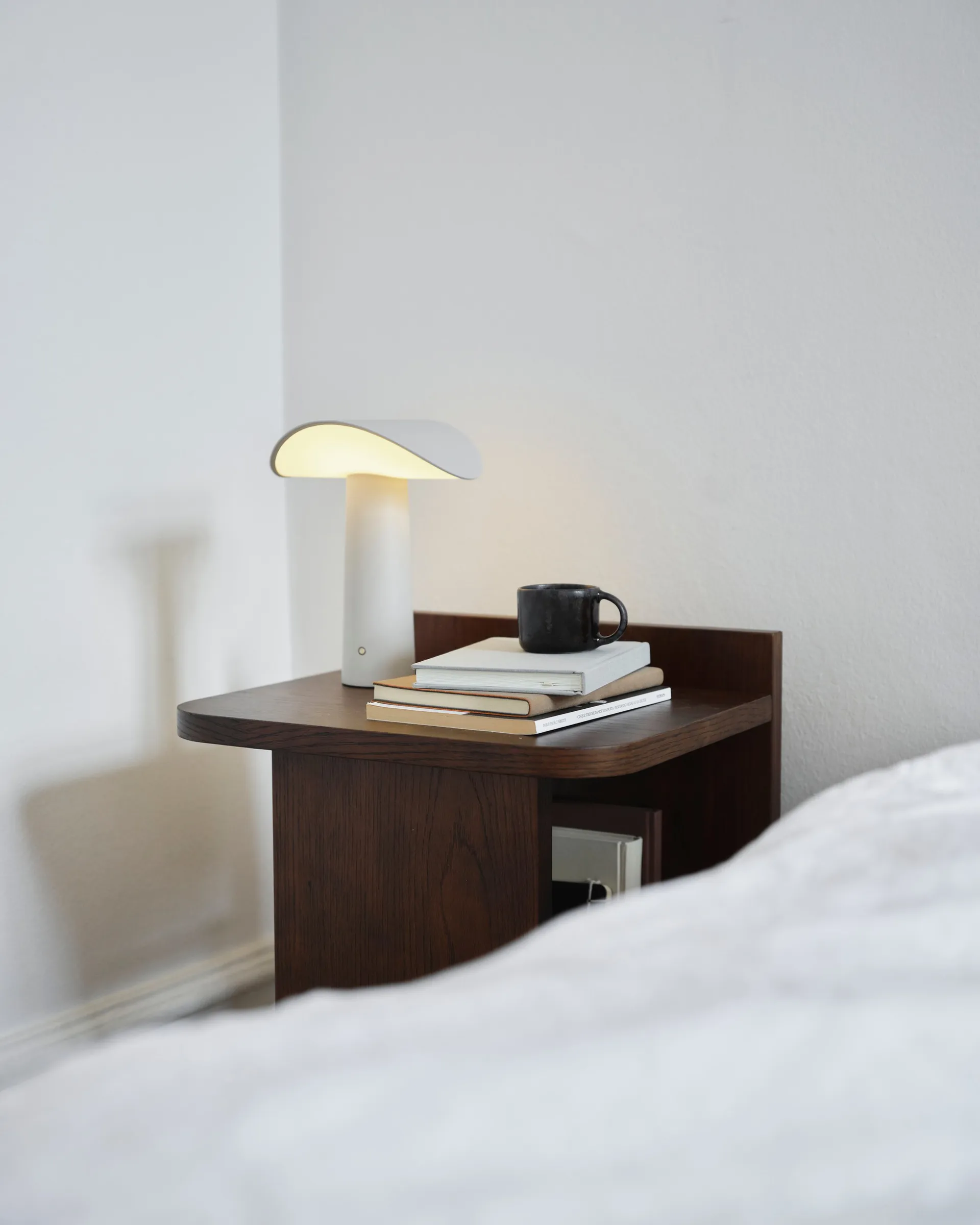 Lium portable bordlampe 22,5 cm, Warm grey Gejst