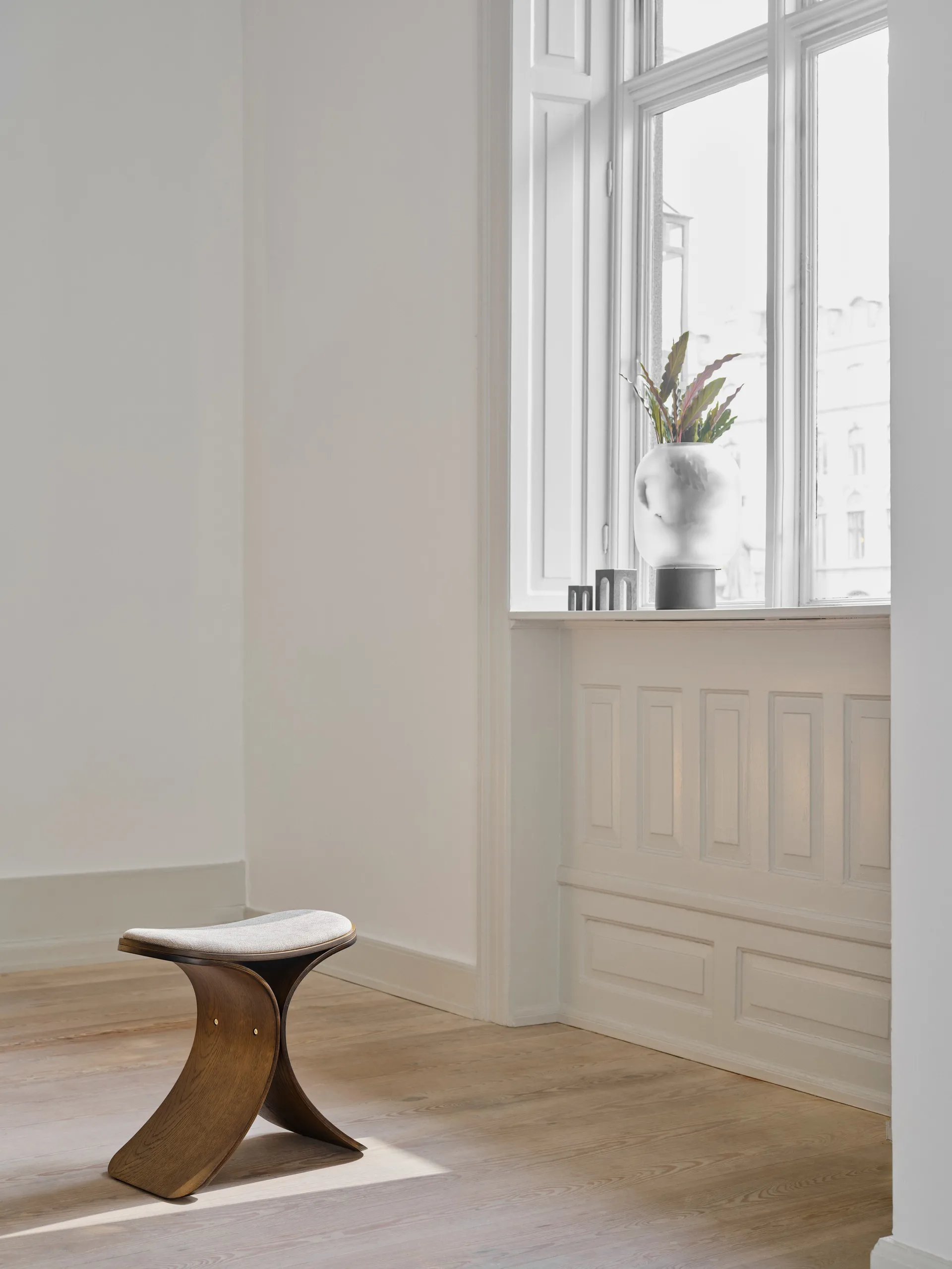 Luno skammel 48x28x72 cm, Mørk eg-mørk beige tekstil Gejst