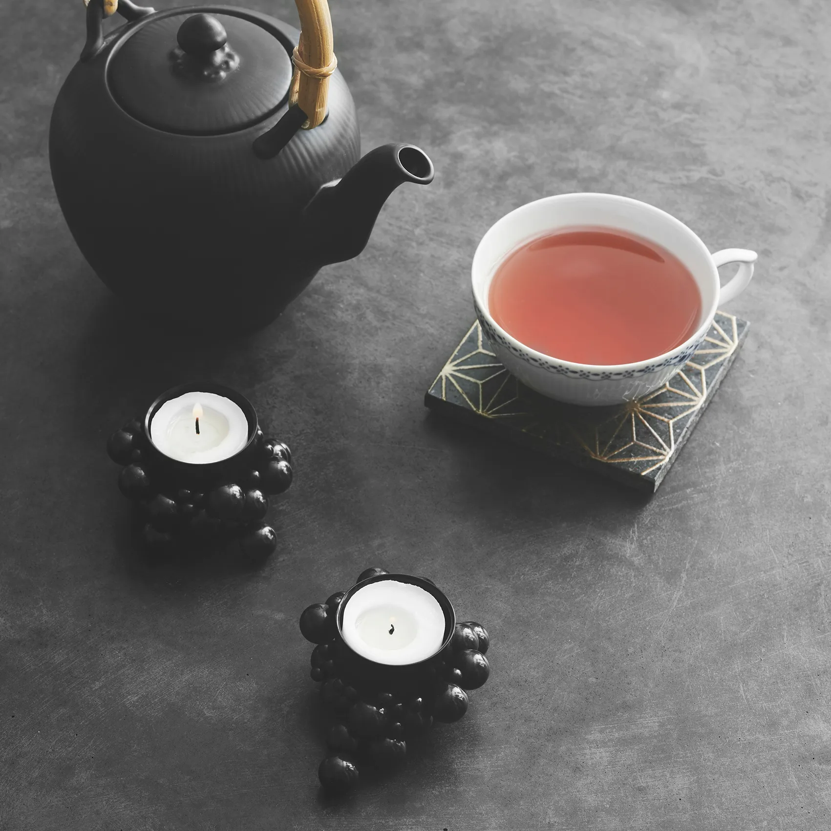 Molekyl fyrfadsstage, Sort Gejst