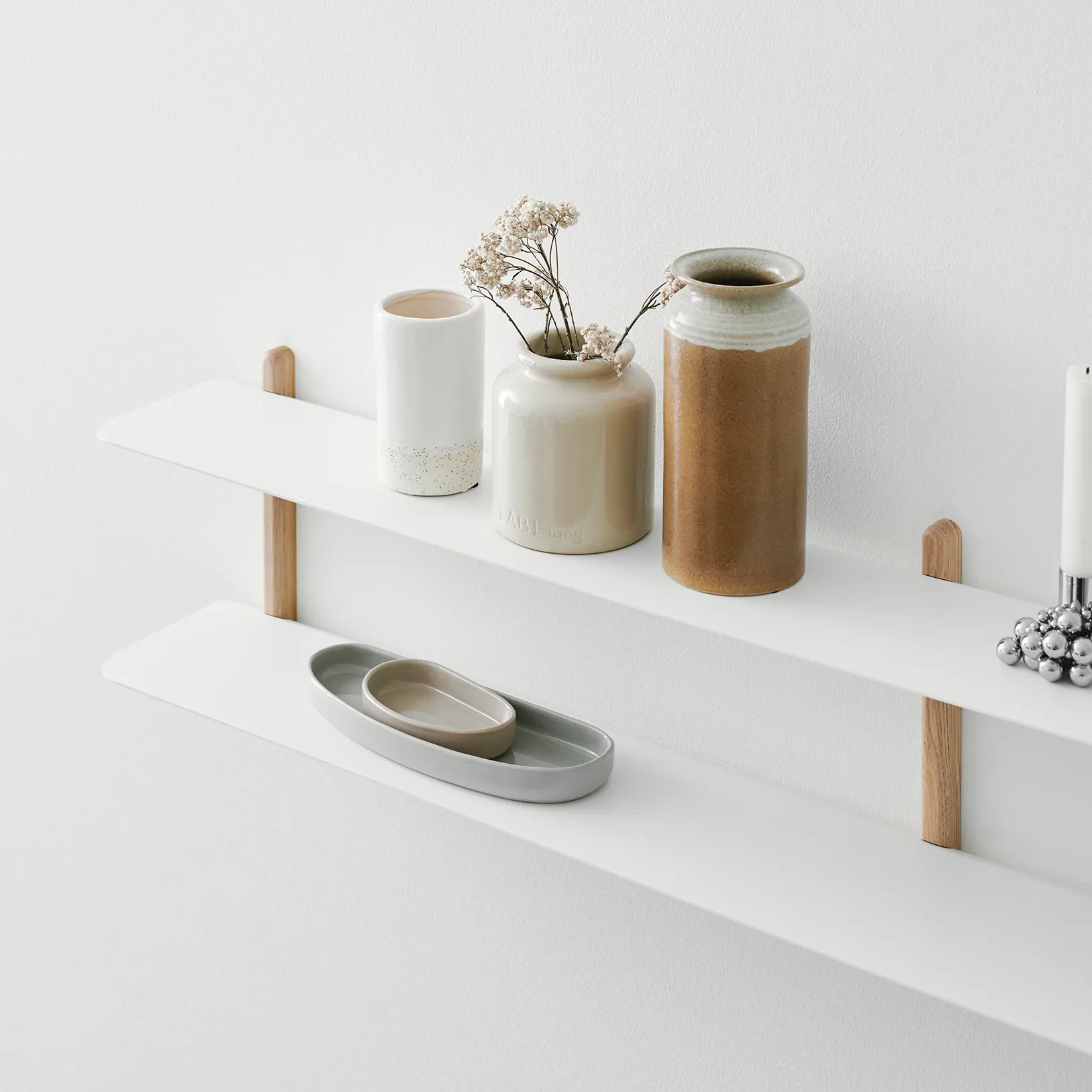 Nivo hylde C, Lys eg/Hvid Gejst