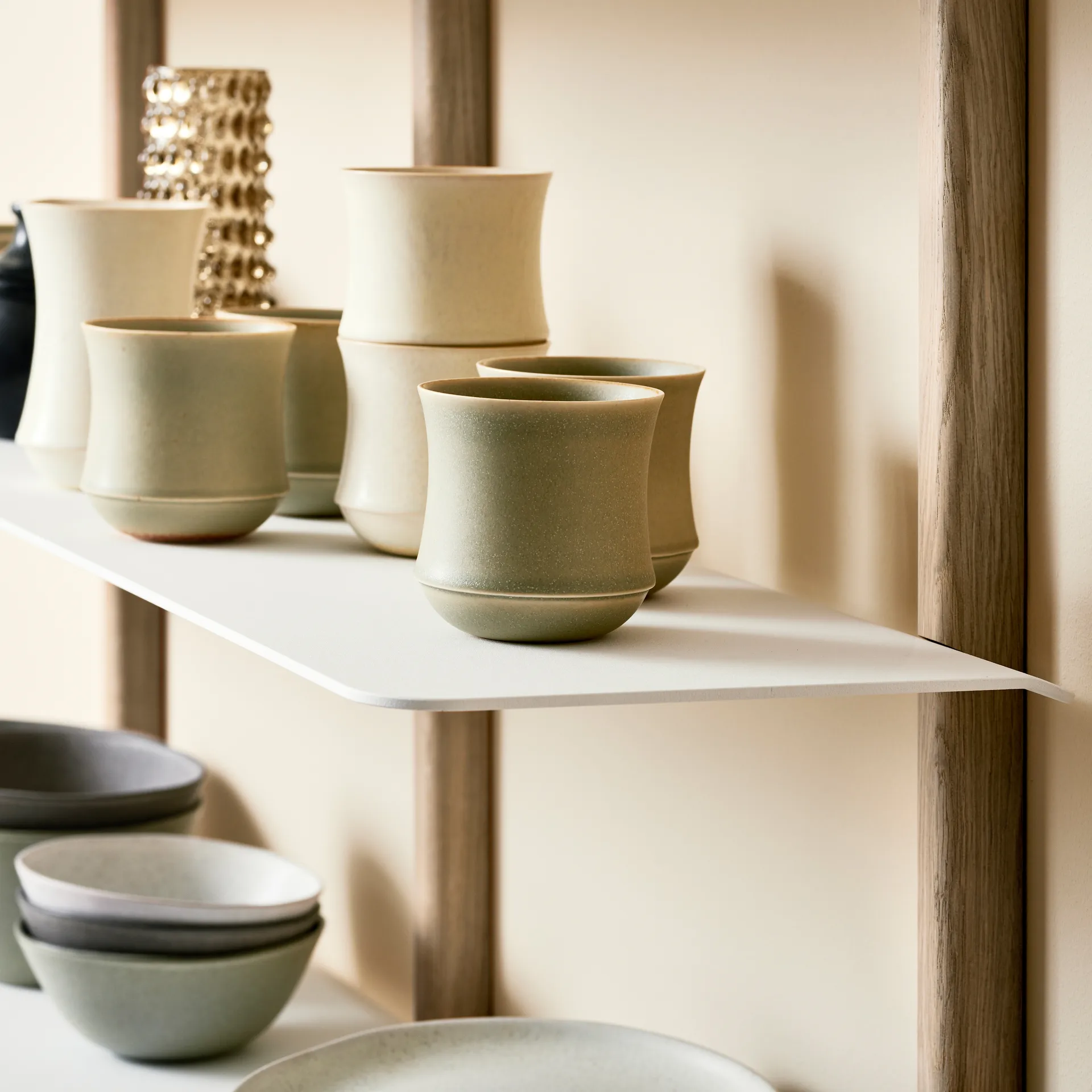 Nivo hylde D large, Lys eg/Hvid Gejst