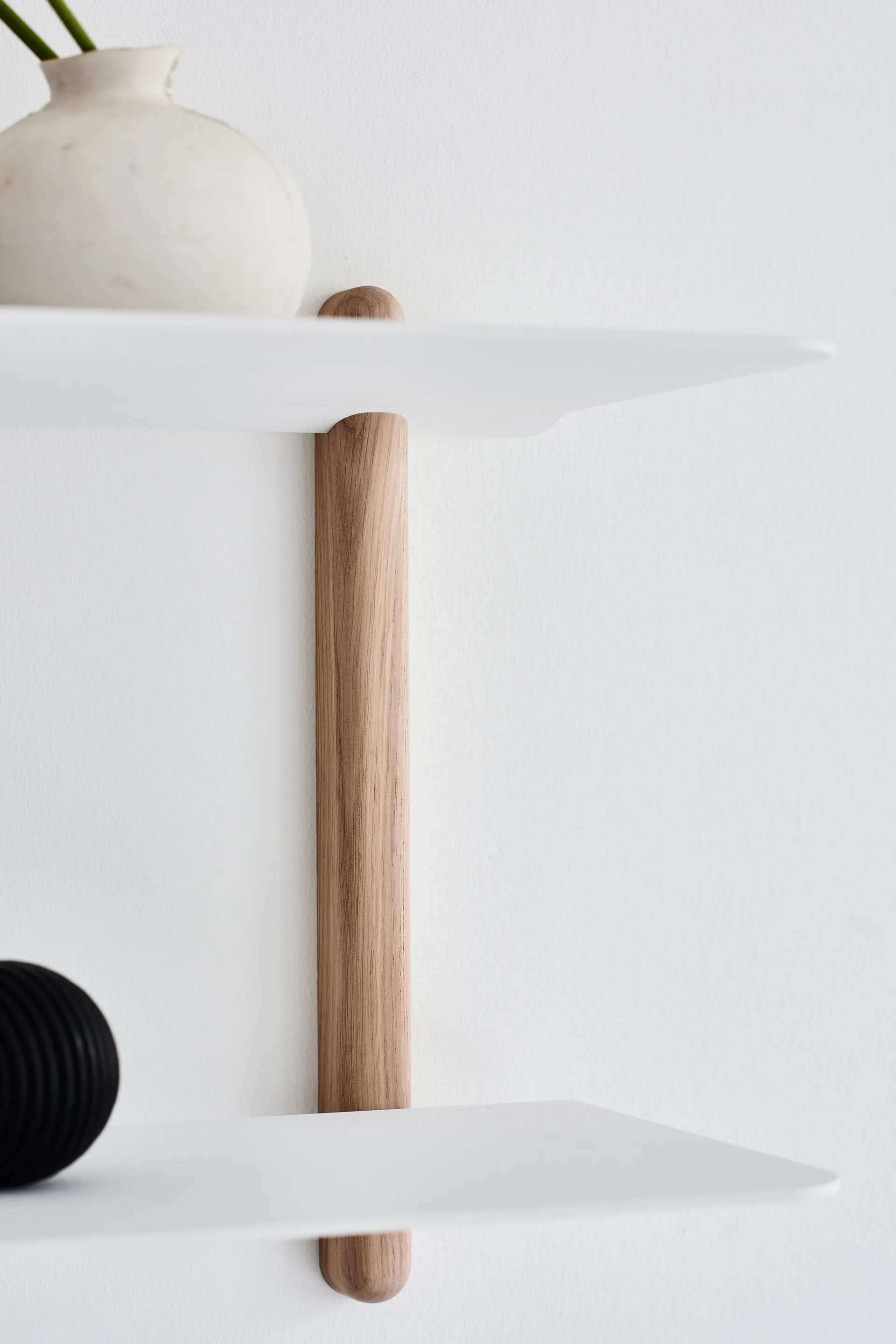 Nivo hylde F large, Lys eg/Hvid Gejst