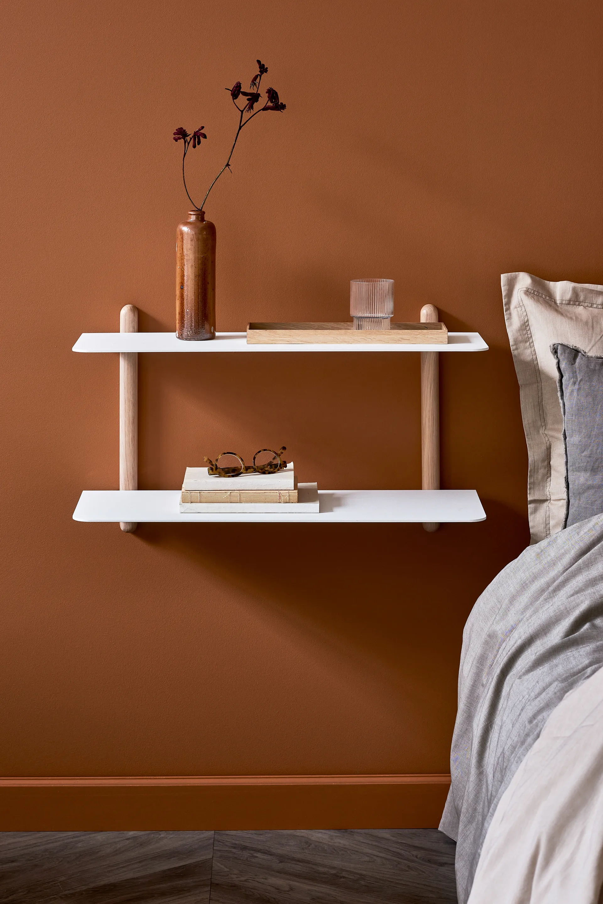 Nivo hylde F large, Lys eg/Hvid Gejst