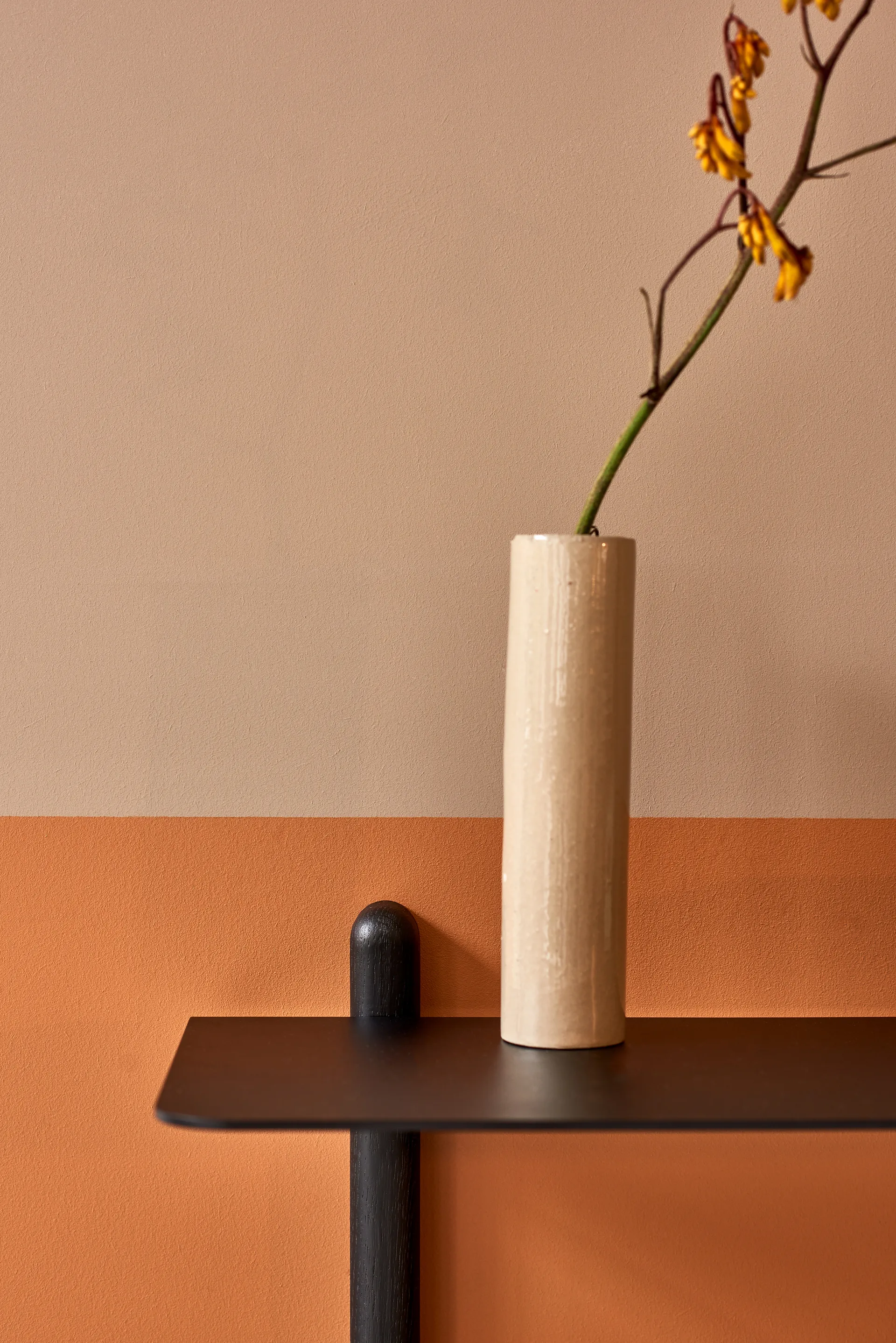 Nivo hylde F large, Sortbejdset ask/Sort Gejst