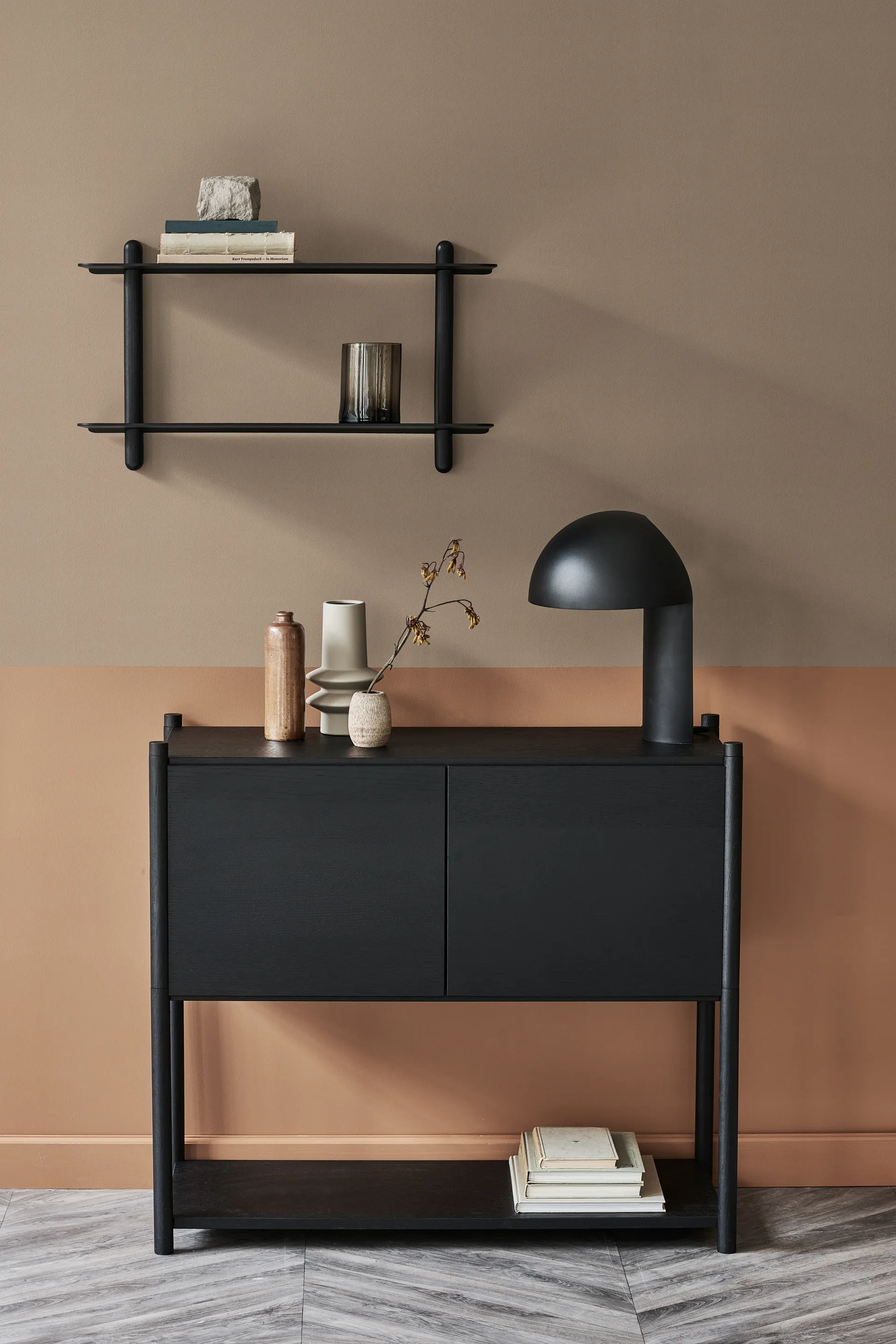 Nivo hylde F large, Sortbejdset ask/Sort Gejst