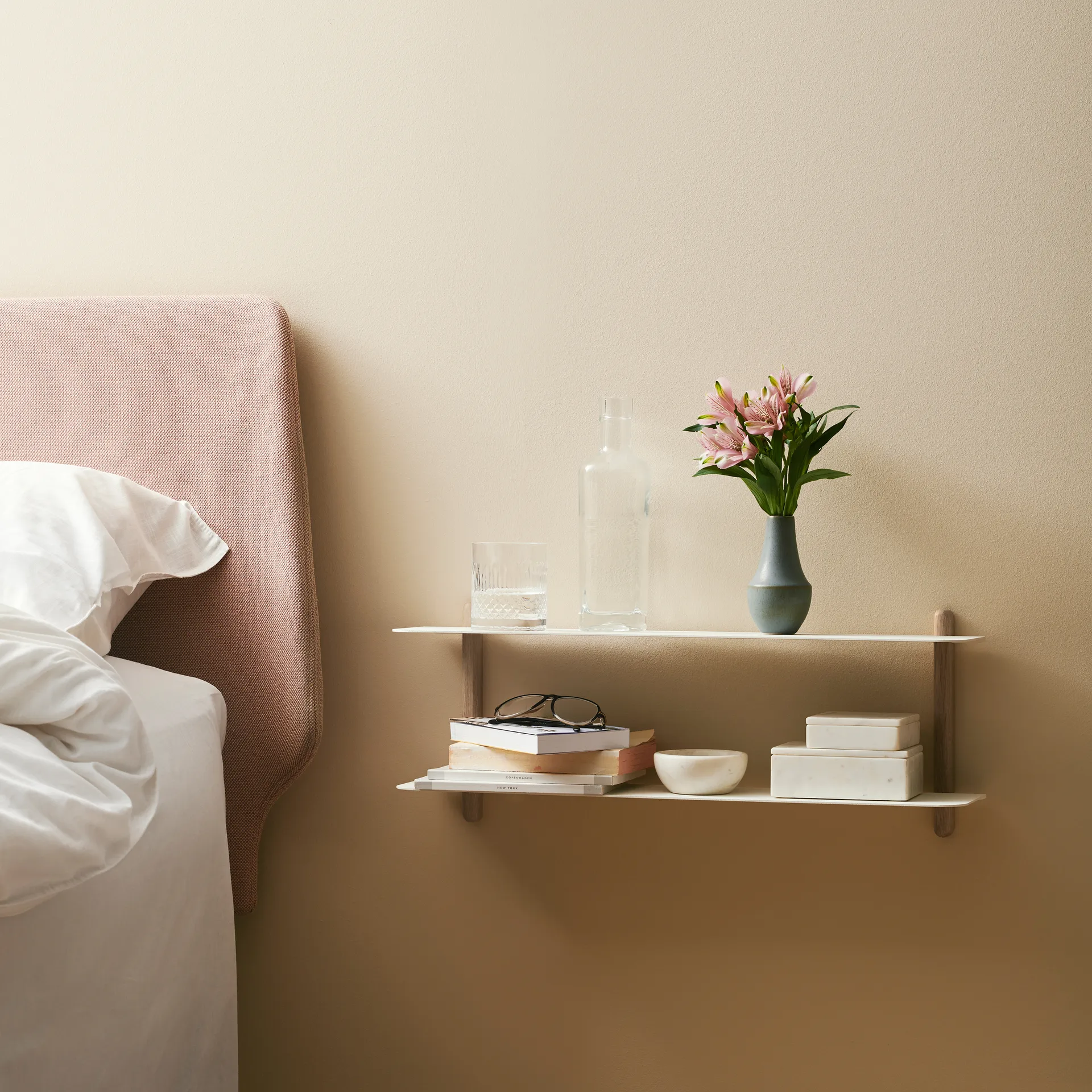 Nivo hylde F, Lys eg/Hvid Gejst