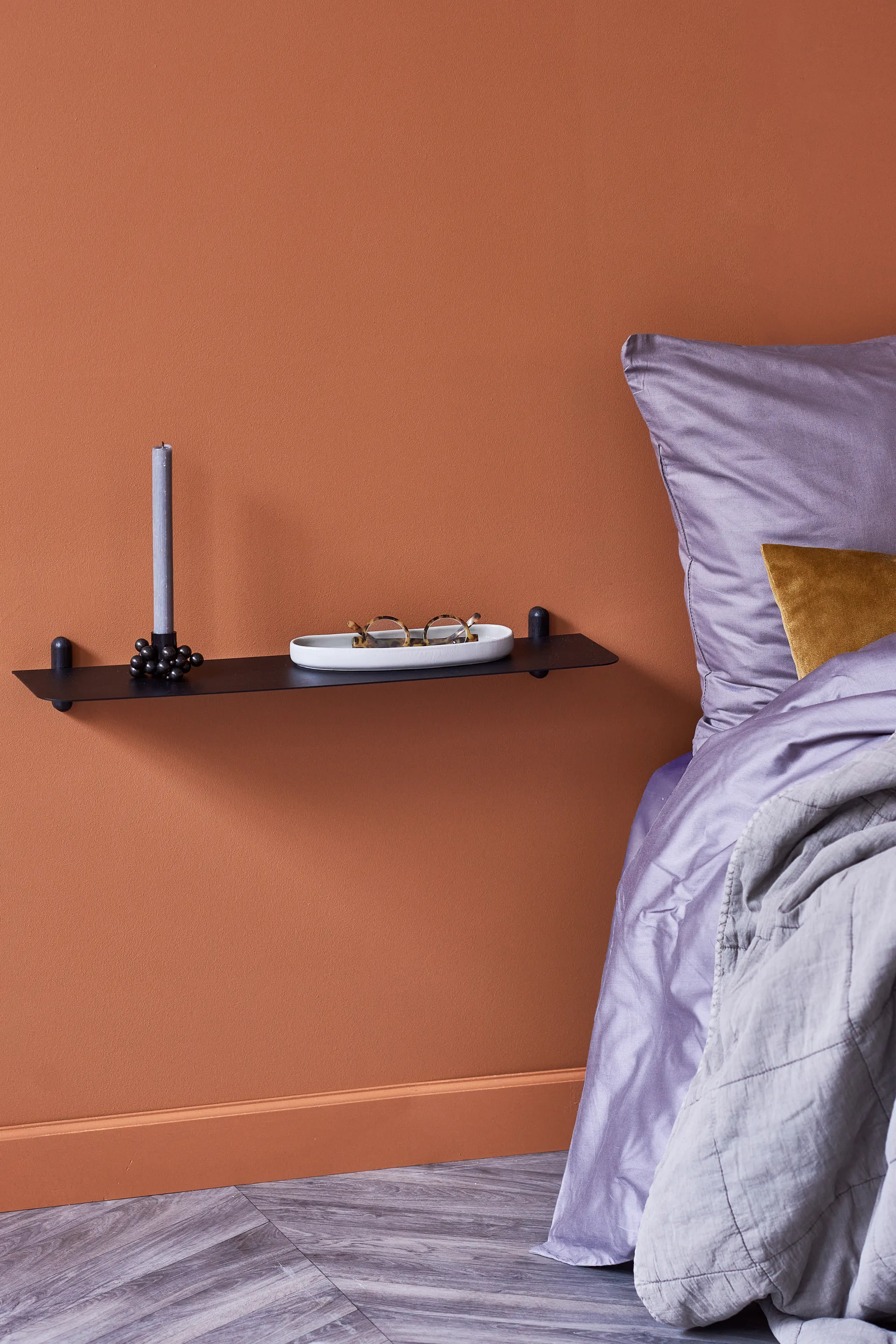 Nivo hylde G, Sortbejdset ask/Sort Gejst