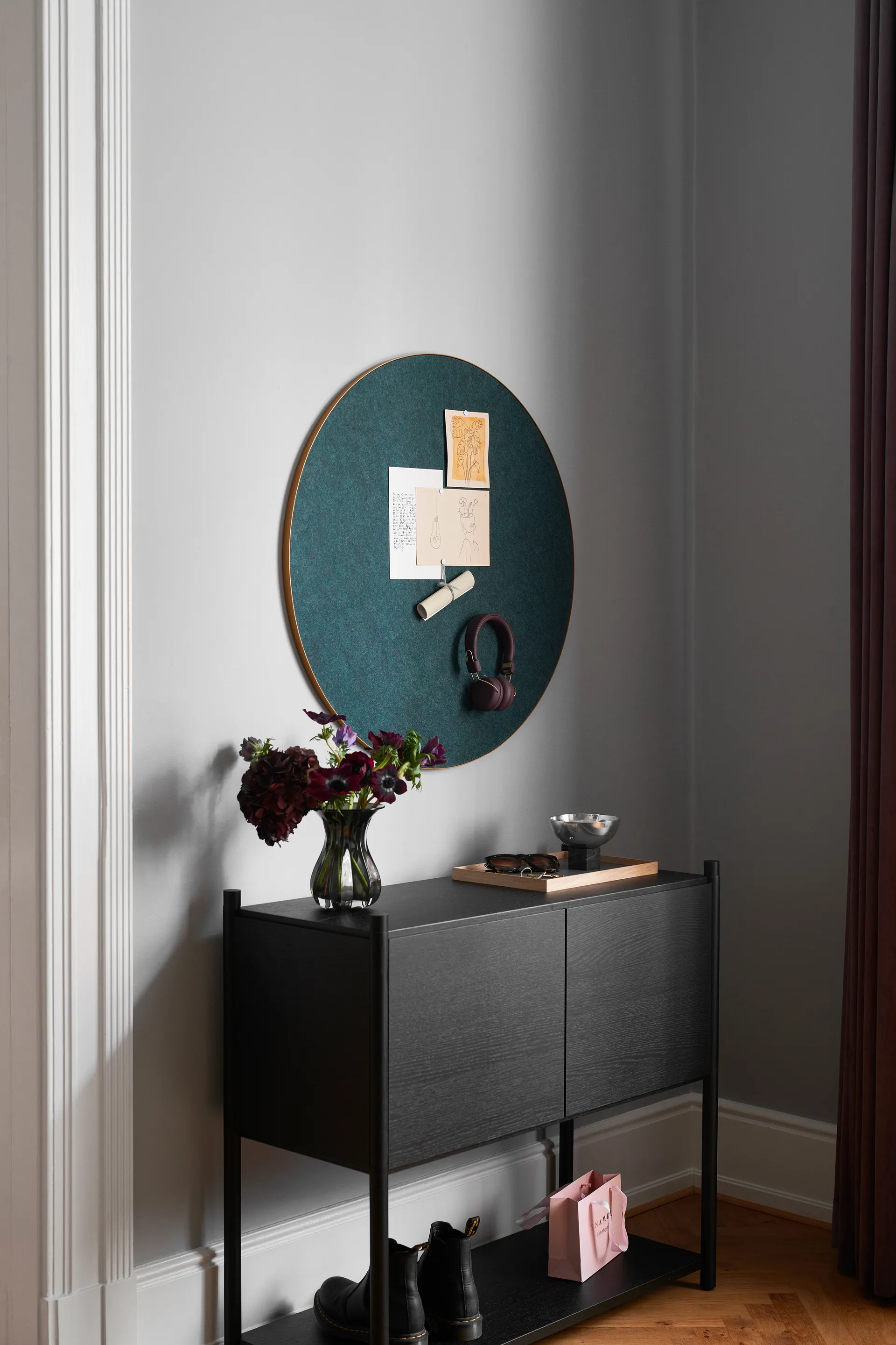 Retell pinboard opslagstavle Ø80 cm, Grøn/Messing Gejst