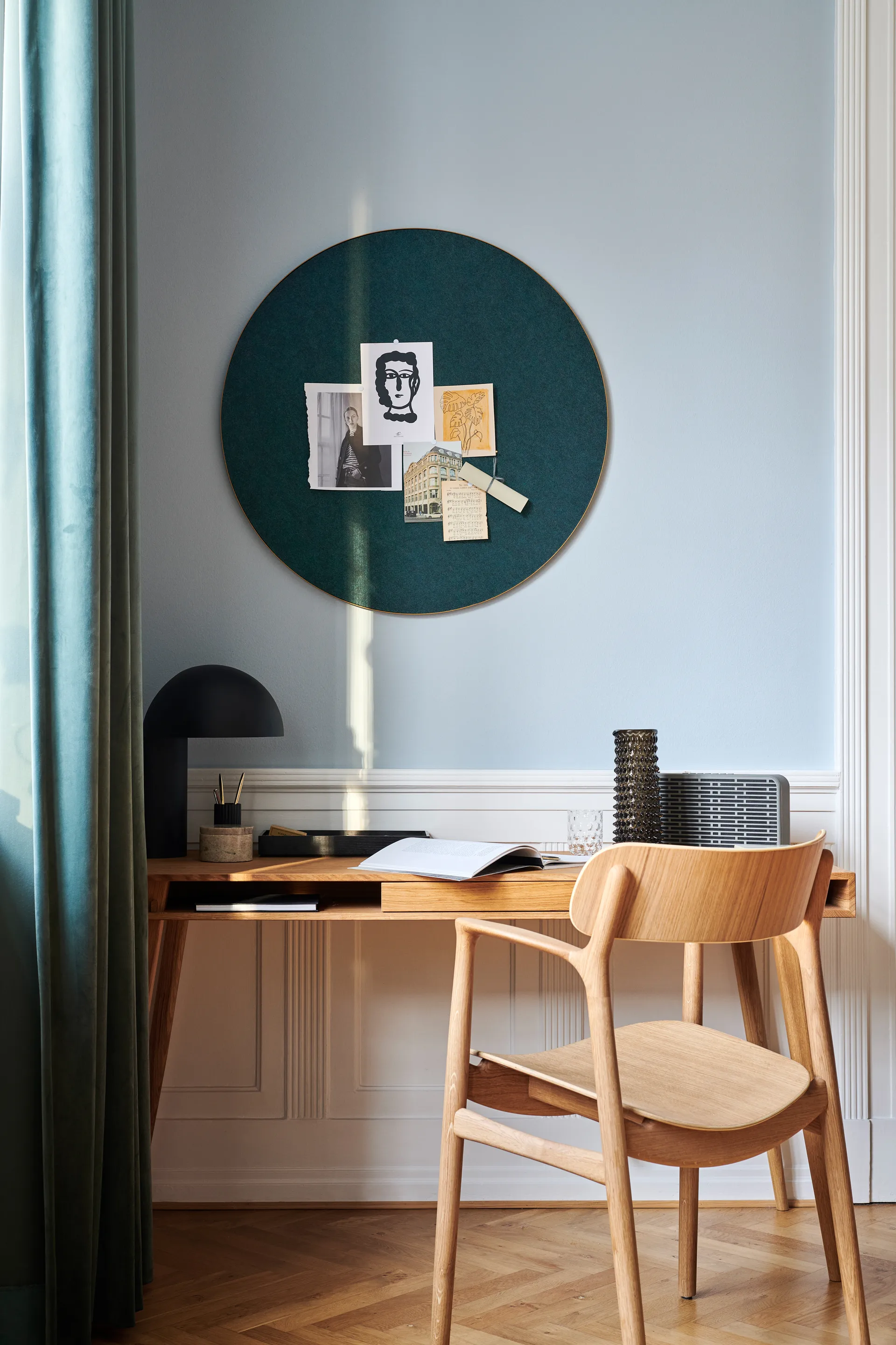 Retell pinboard opslagstavle Ø80 cm, Grøn/Messing Gejst