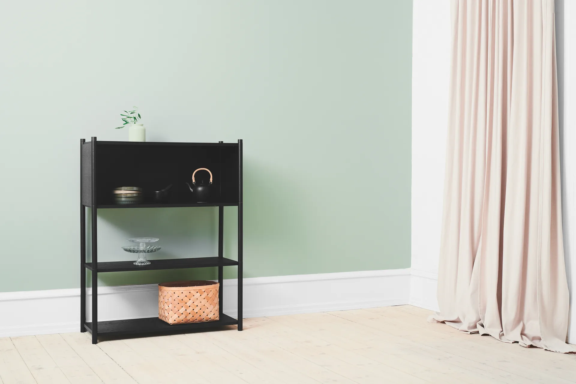 Sceene bookcase B, Sortbejdset eg Gejst