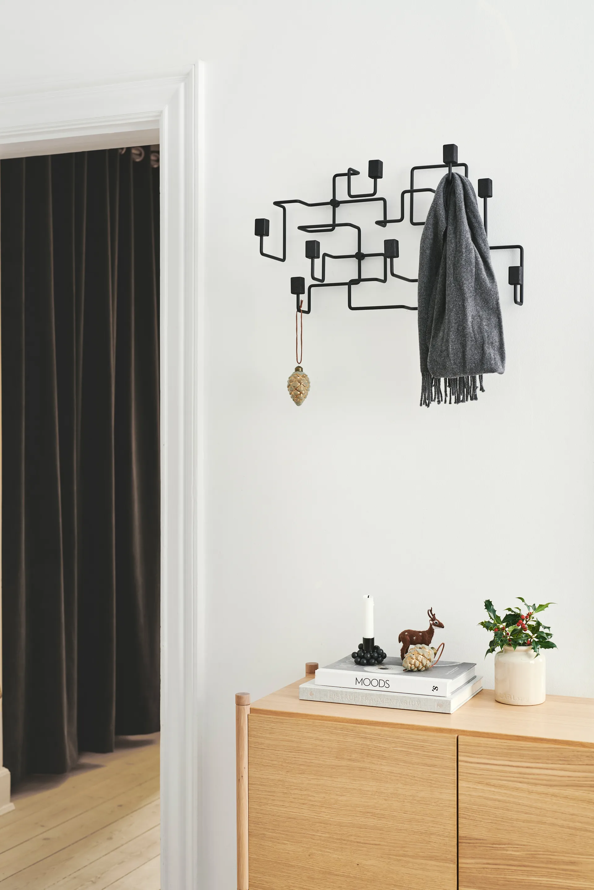 Sceene bookcase C, Lys eg Gejst