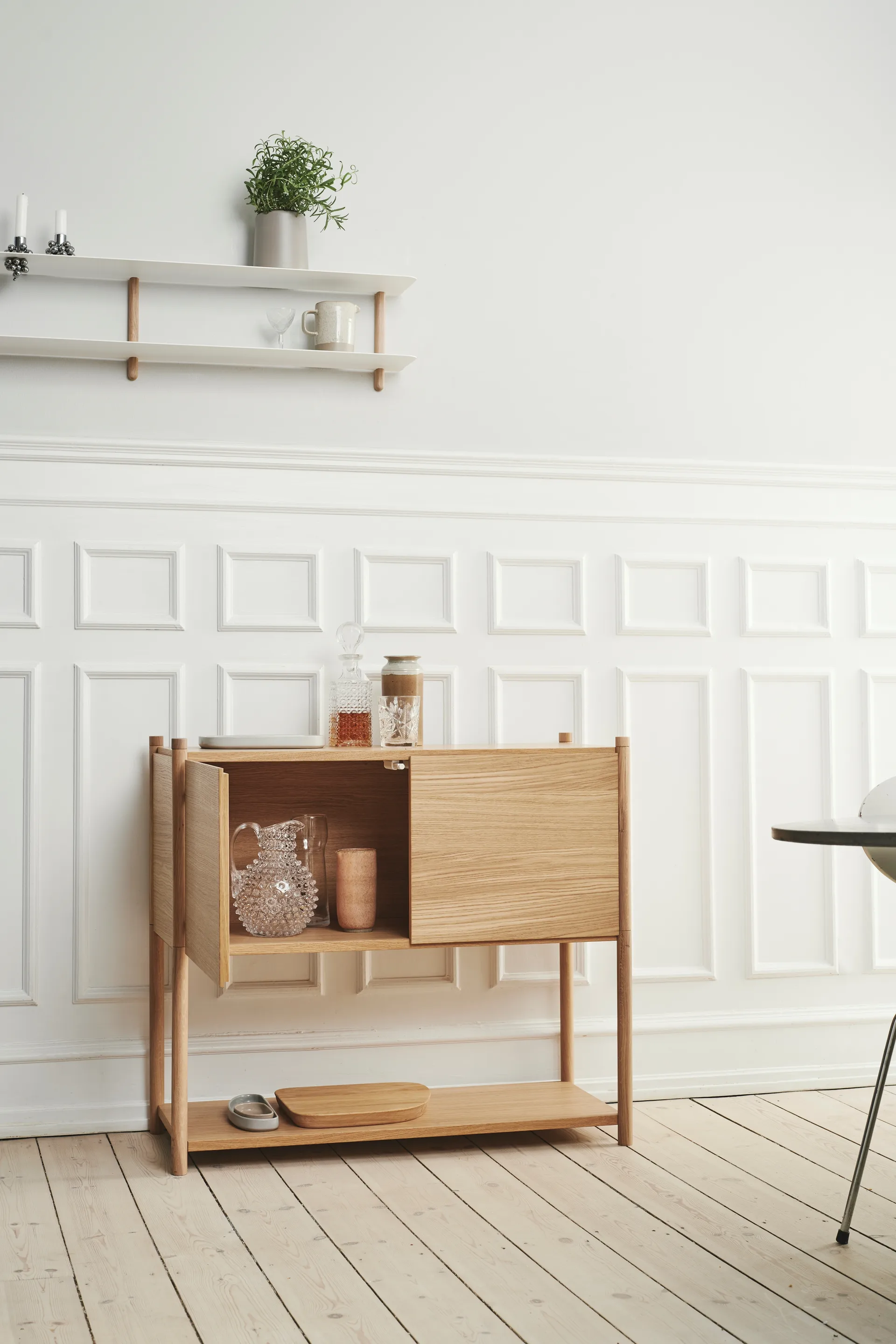 Sceene bookcase C, Lys eg Gejst