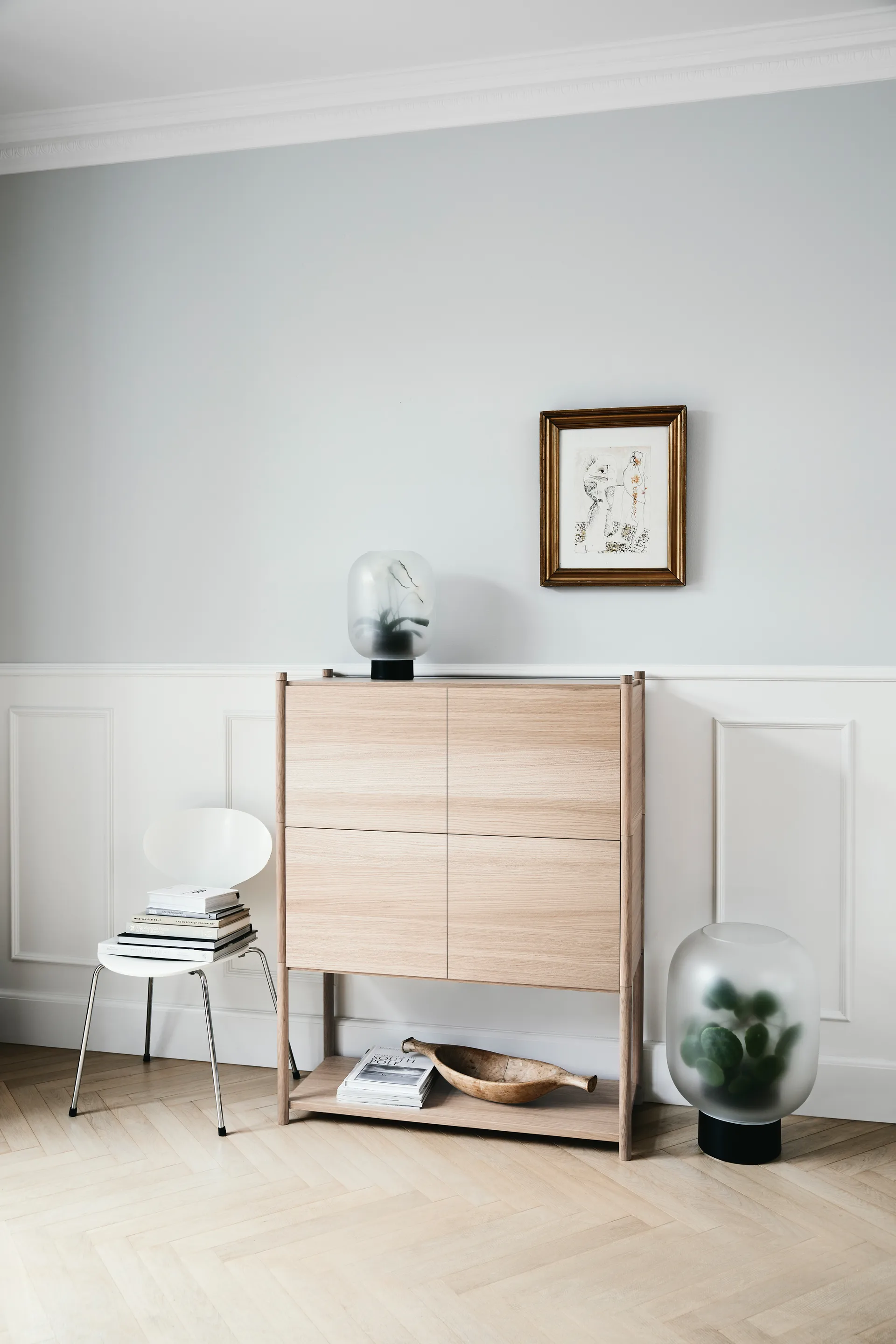 Sceene bookcase E, Lys eg Gejst