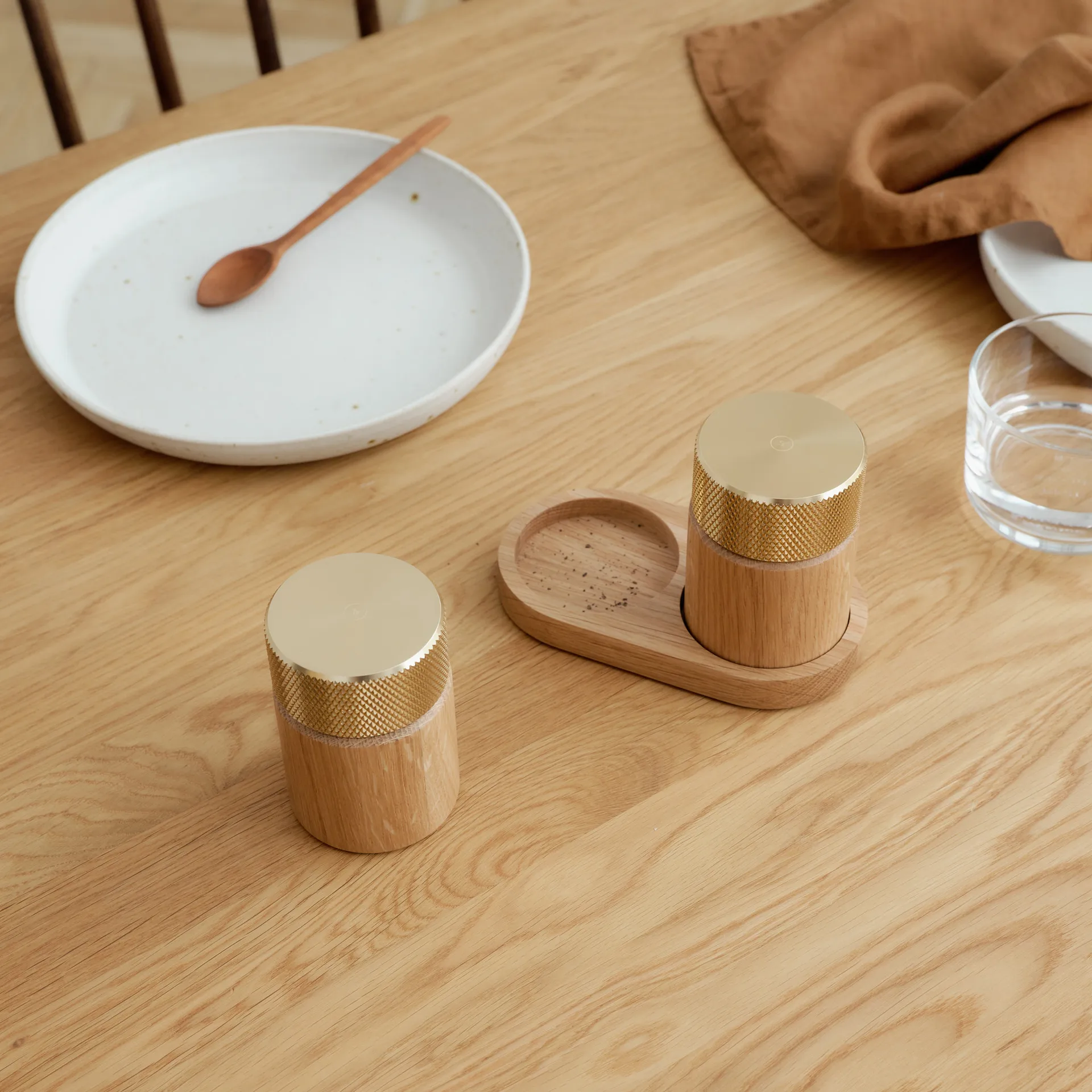 Sina salt- og peberkværn 6 cm, Eg-messing Gejst