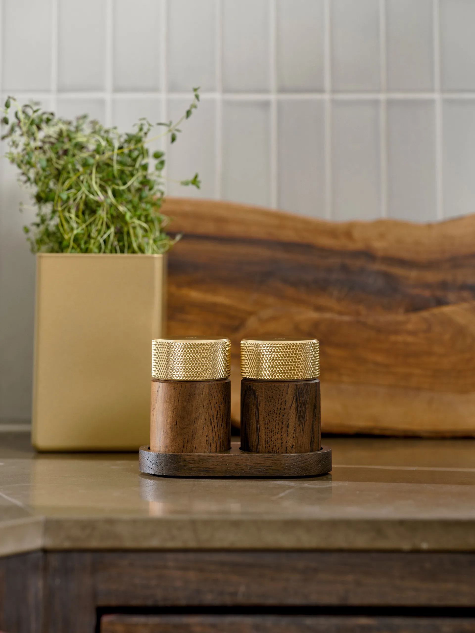 Sina salt- og peberkværn 6 cm, Mørk ask-messing Gejst