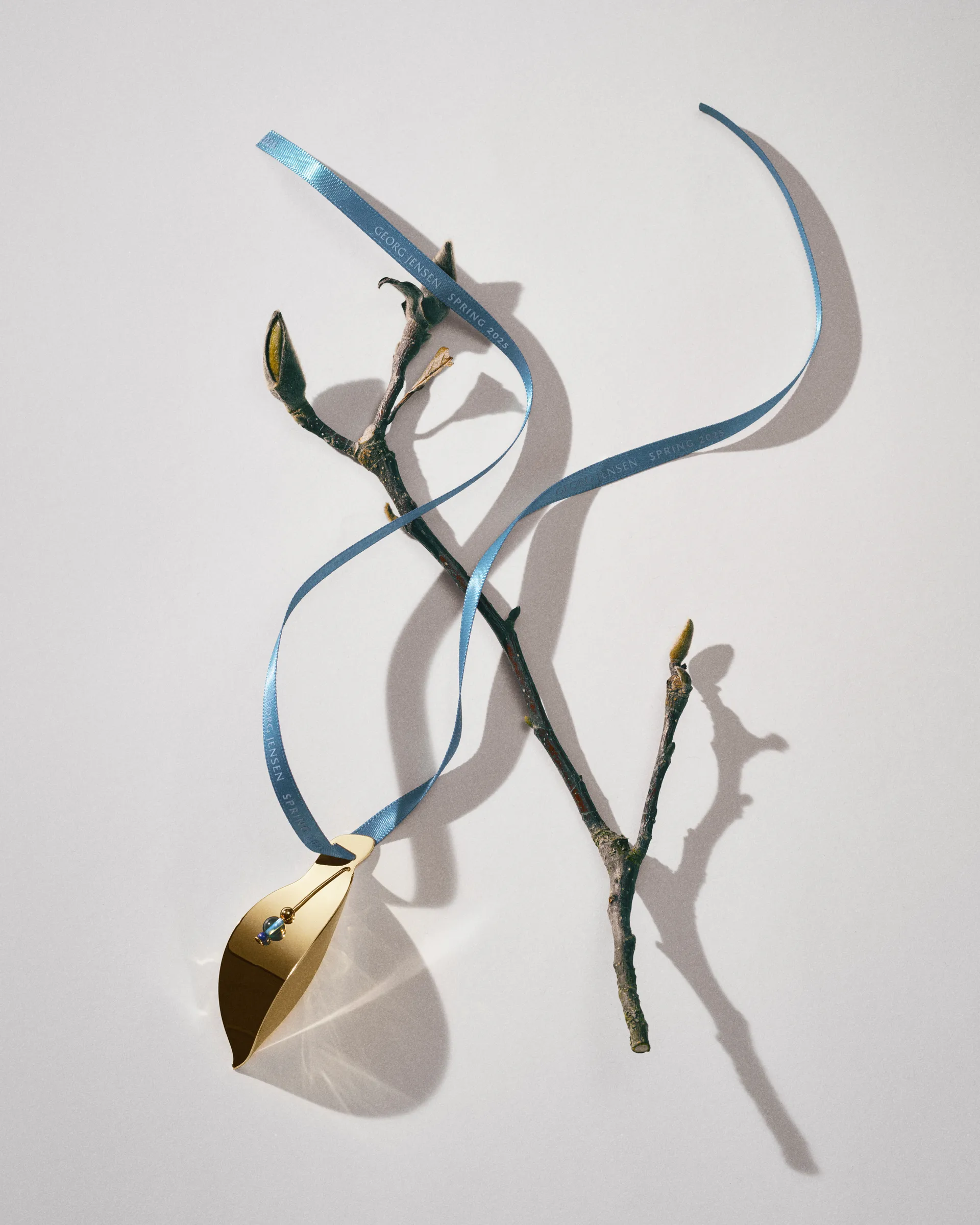 Spring 2025 dekorationsblad påskeophæng, Guldbelagt rustfrit stål Georg Jensen