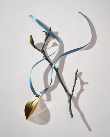 Spring 2025 dekorationsblad påskeophæng - Guldbelagt rustfrit stål - Georg Jensen