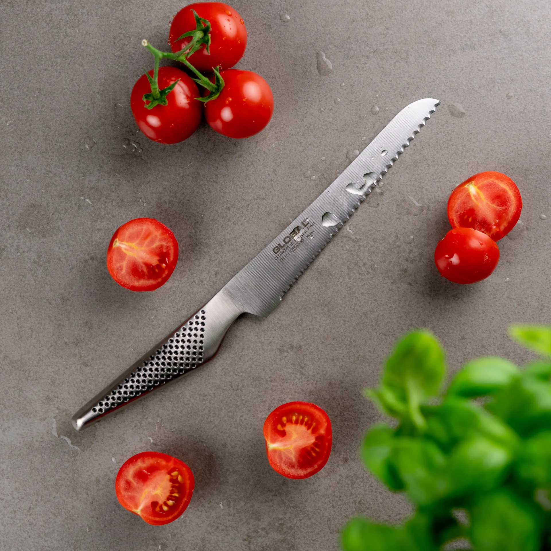 Global G-61R brødkniv 16 cm savtakket æg, Rustfrit stål Global