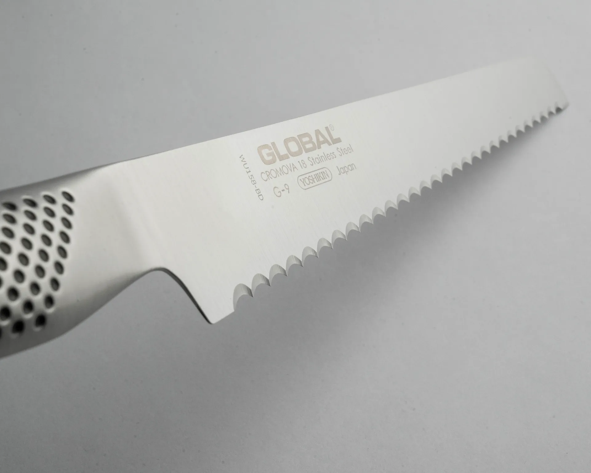 Global G-9R brødkniv 22 cm savtakket æg, Rustfrit stål Global