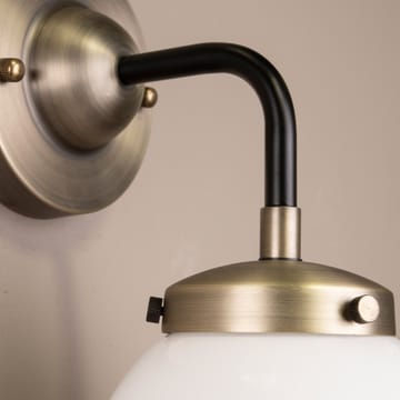Alley 1 væglampe IP44 - Antikmessing/Hvid - Globen Lighting