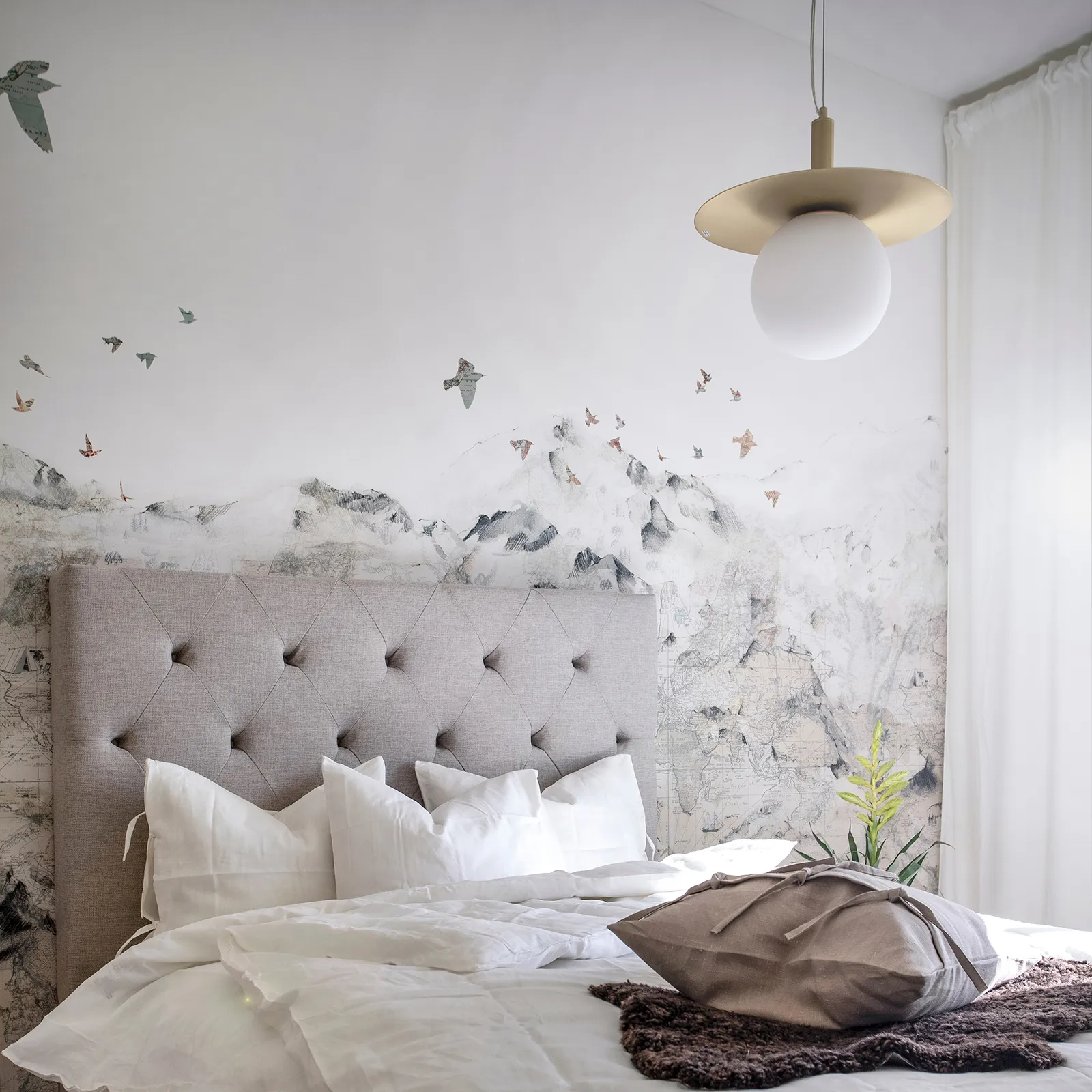 Art Deco loftslampe, Messing/Opalglas Globen Lighting