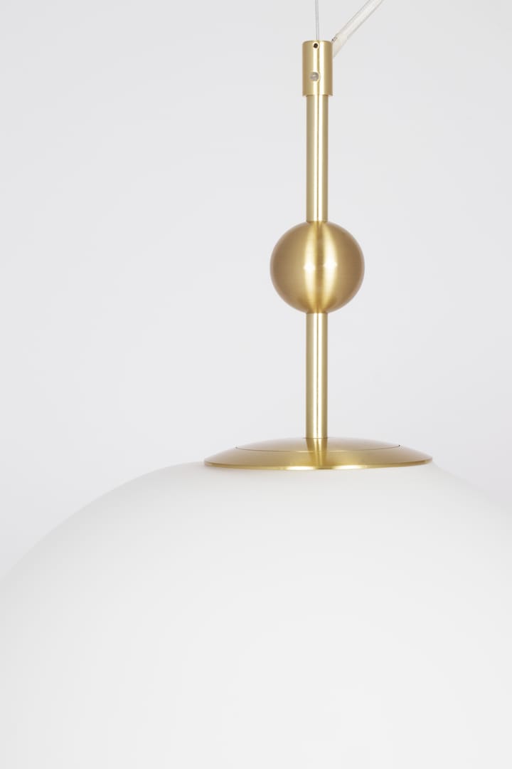 Astrid pendel Ø40 cm - Børstet messing/Hvid - Globen Lighting
