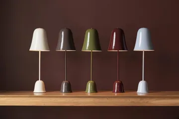 Blåklockan bordlampe - Winröd (rød), Ø16xH50 cm - Globen Lighting
