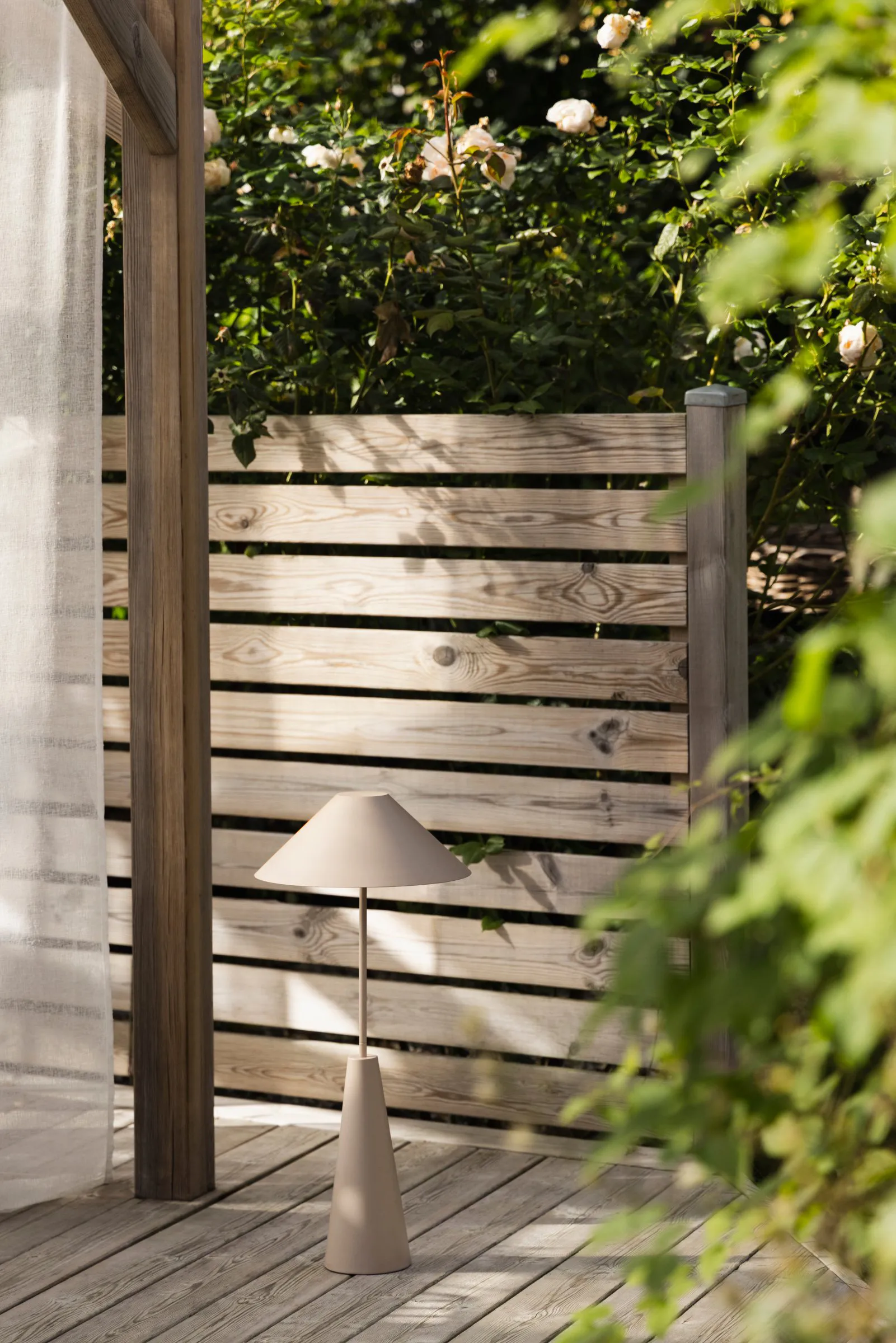 Cannes gulvlampe portabel, Mud Globen Lighting