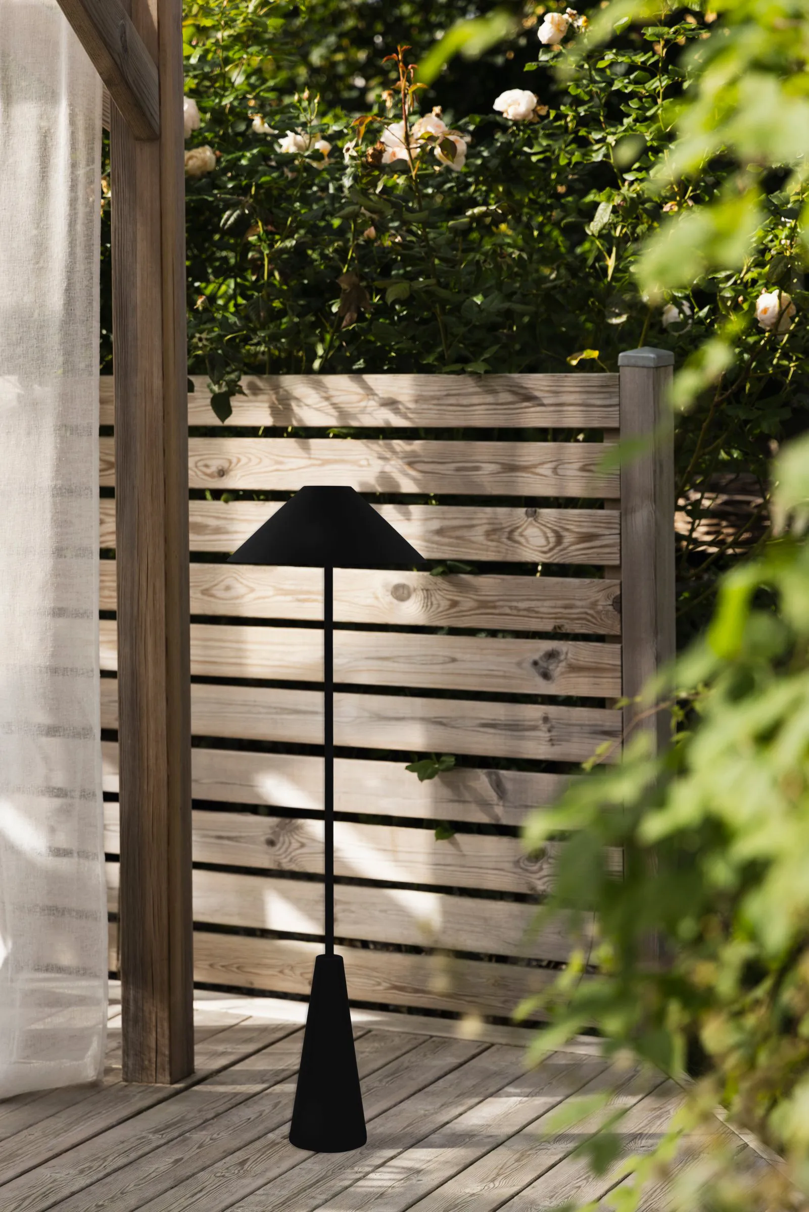 Cannes gulvlampe portabel, Sort Globen Lighting