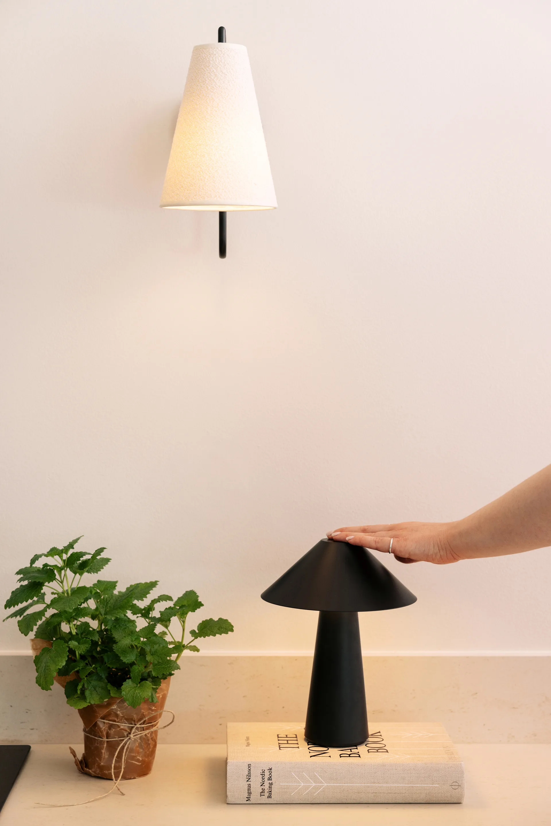 Cannes portabel bordlampe, Sort Globen Lighting