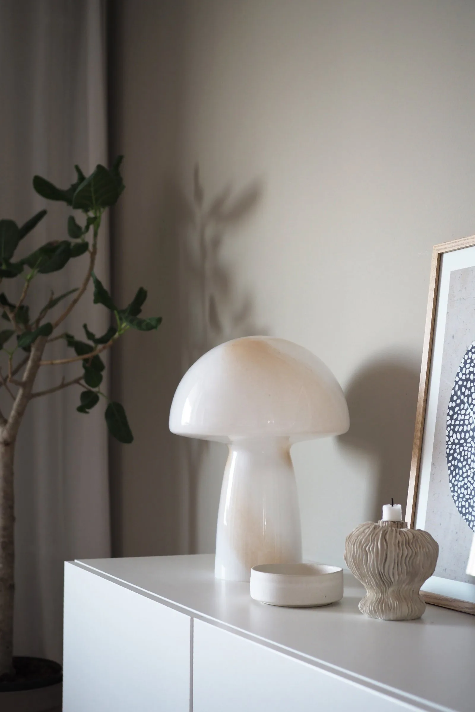 Fungo bordlampe beige, 42 cm Globen Lighting