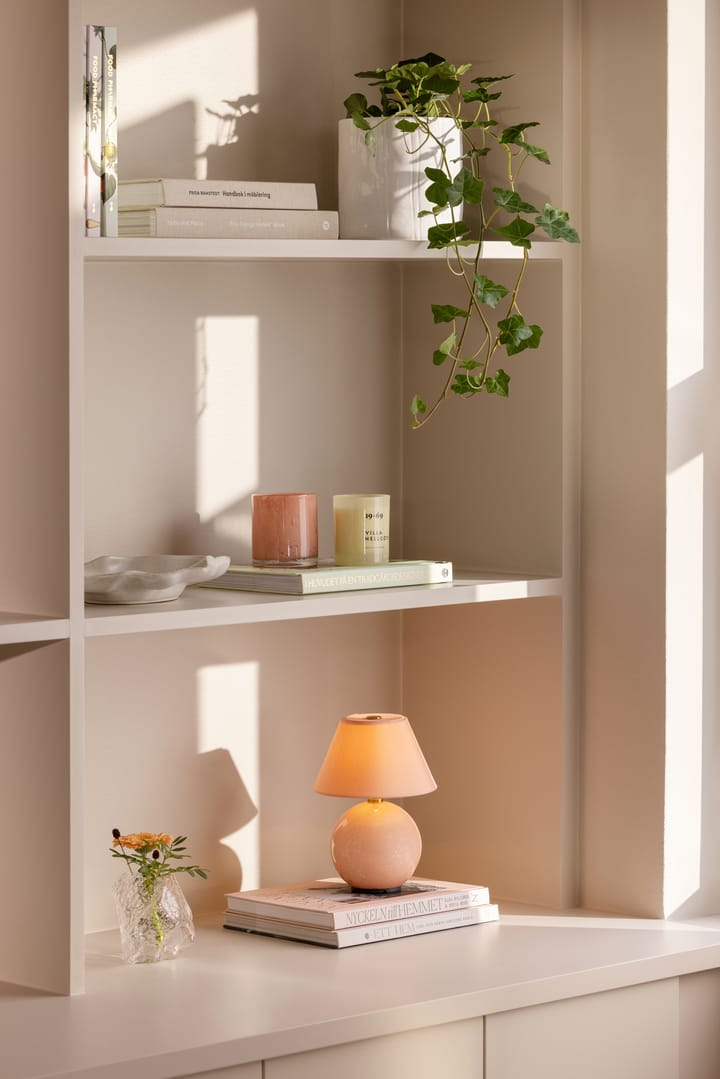 Iris 16 portabel bordlampe, Blush Globen Lighting