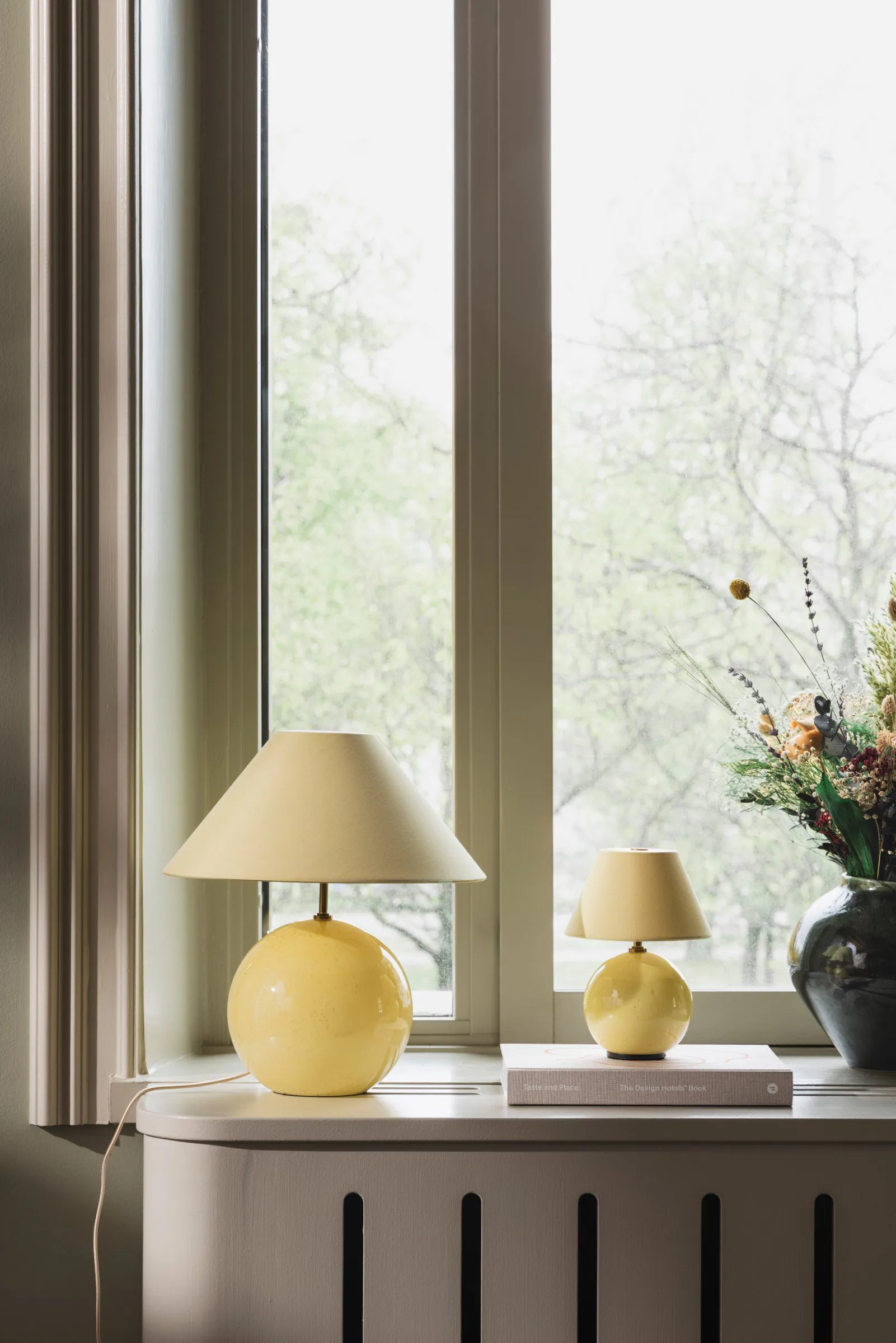 Iris 16 portabel bordlampe, Butter yellow Globen Lighting